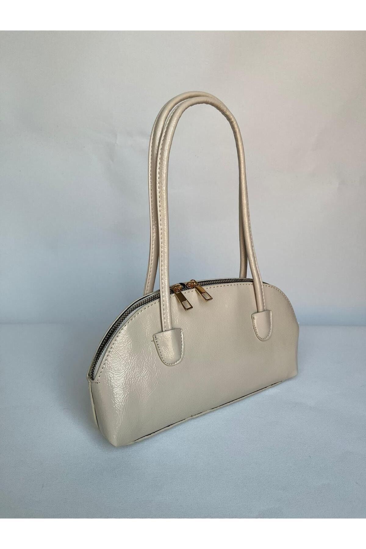 melecco Cream Beige Patent Leather Hand and Shoulder Equivalent