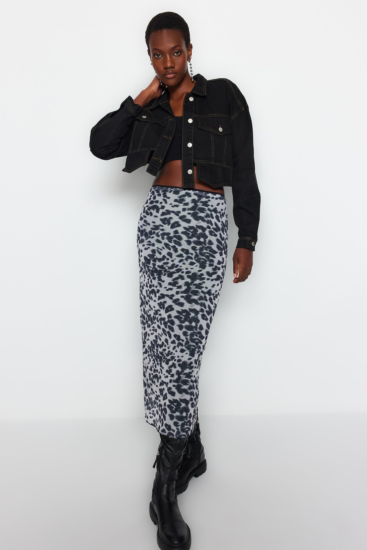 Trendyolmilla  Siyah Bel Detaylı Baskılı Esnek Tül Maxi Örme Etek TWOAW24ET00124 - Görsel 3