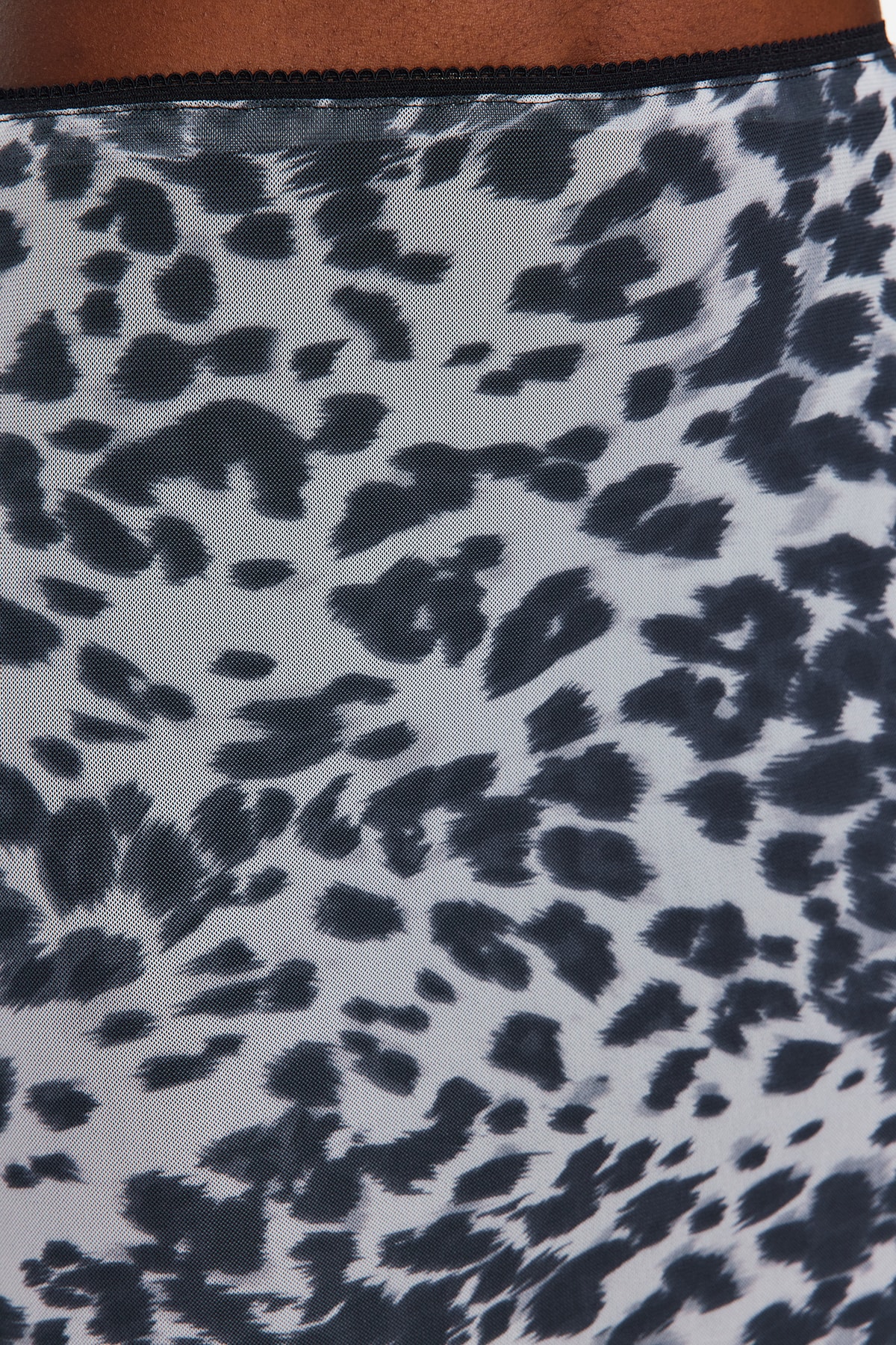 Trendyolmilla  Siyah Bel Detaylı Baskılı Esnek Tül Maxi Örme Etek TWOAW24ET00124 - Görsel 6