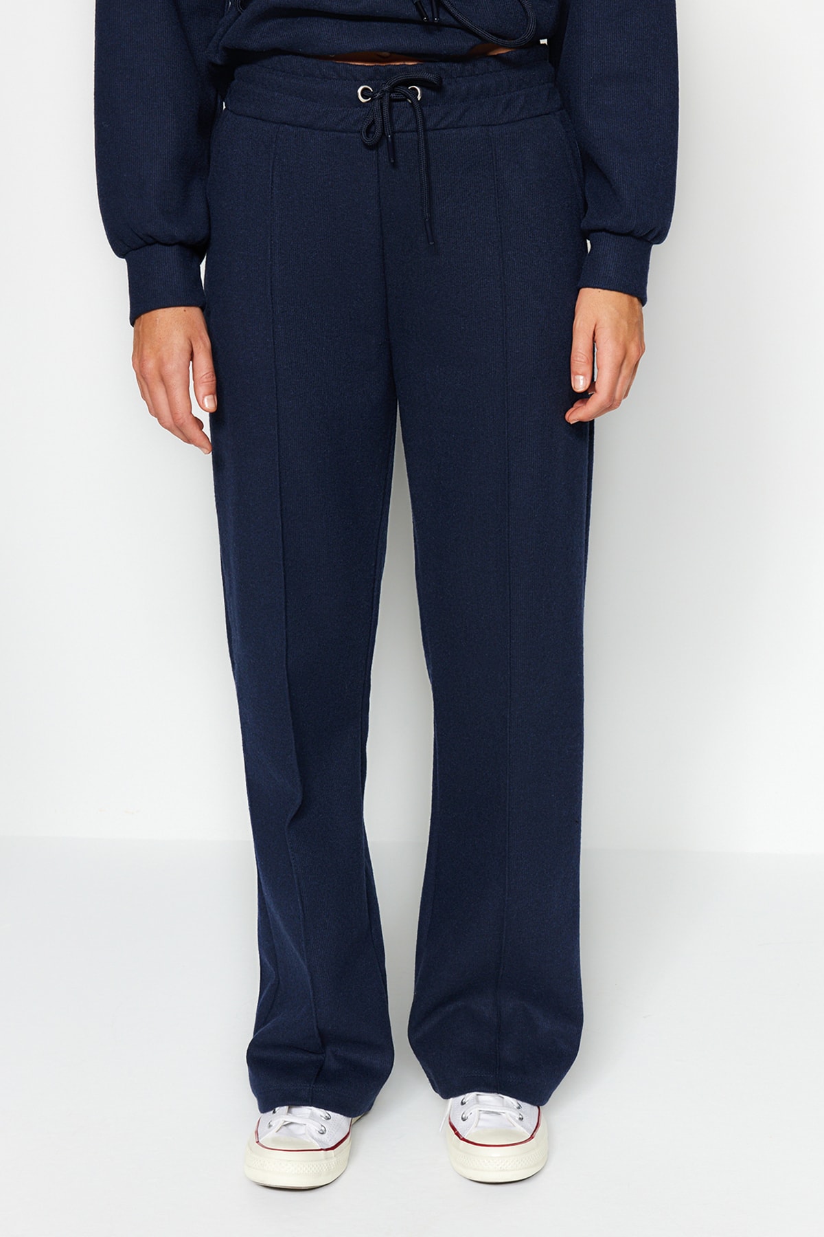 Trendyol Collection Granatowe spodnie dresowe z prążkowanej tkaniny Selanik z kieszeniami, szerokie, proste/gładkie, dzianinowe TWOAW24EA00021