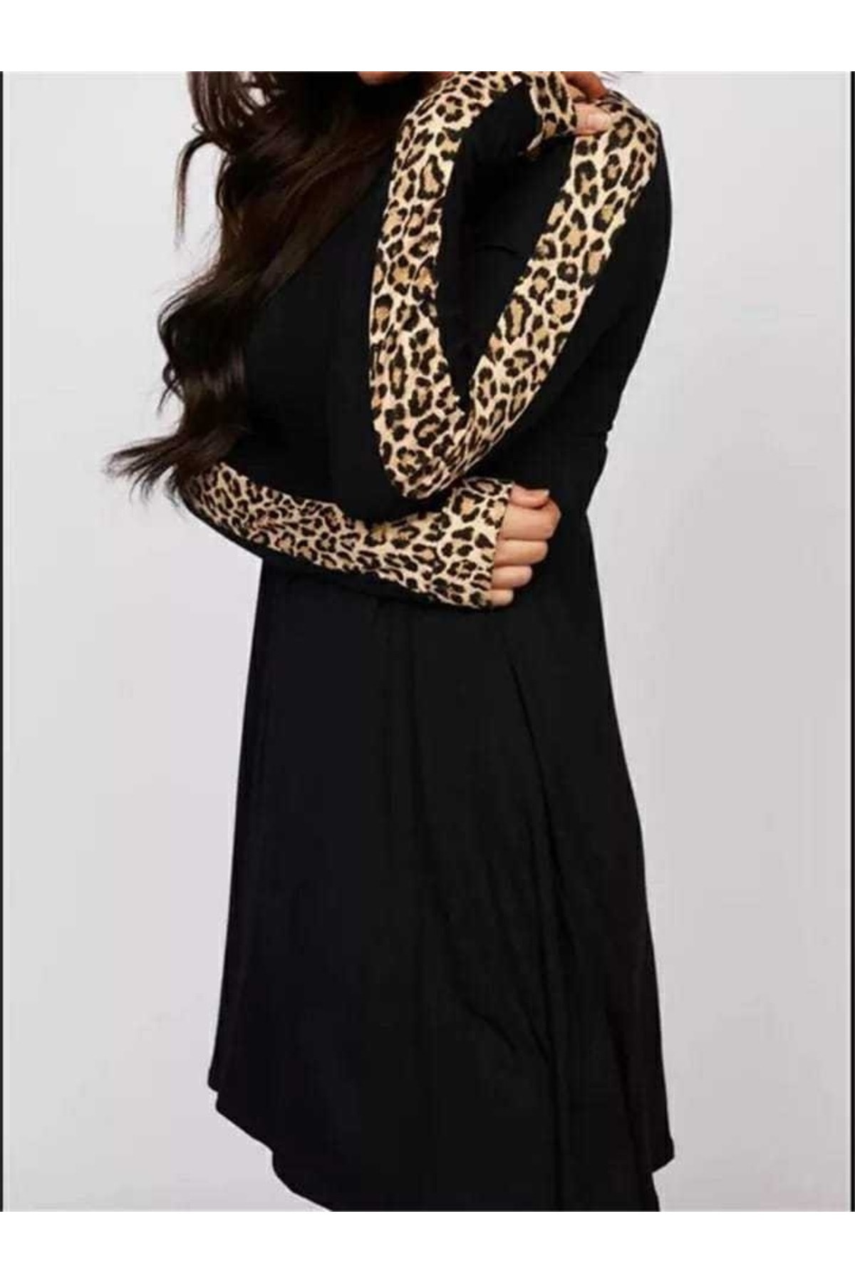 Платье леопард трикотаж. Как носить трикотажное платье леопард без рукавов. Платье леопард asos. Женщина в леопардовом платье. Платье с леопардовыми рукавами.