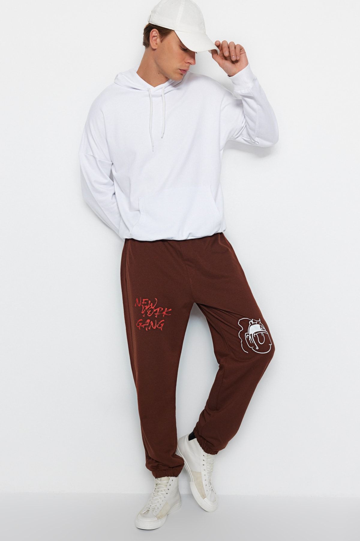 Trendyol Collection-Text tištěný - Hnědé oversize tepláky Jogger s elastickými nohavicemi TMNSS22EA0119 3