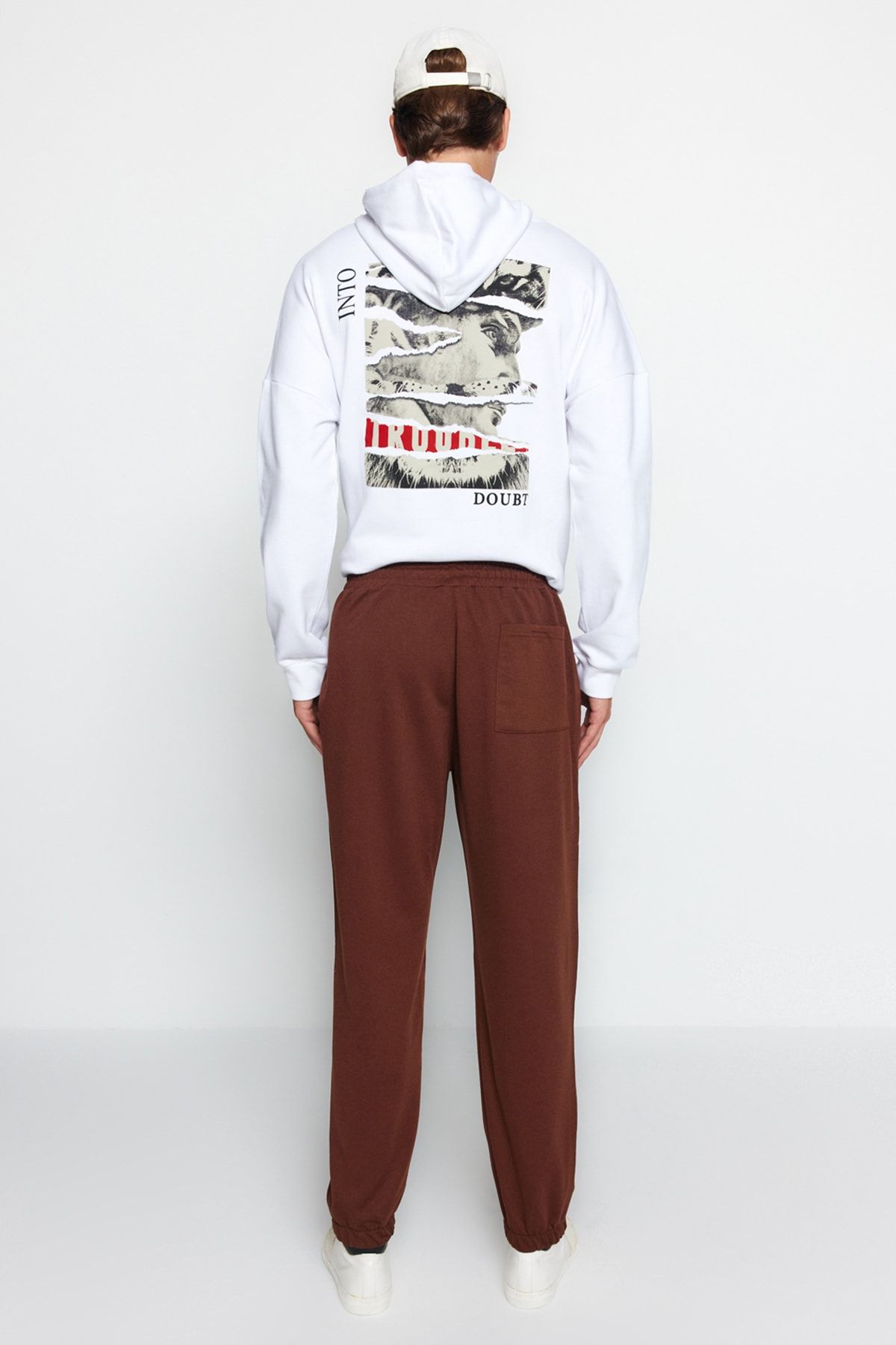 Trendyol Collection-Text tištěný - Hnědé oversize tepláky Jogger s elastickými nohavicemi TMNSS22EA0119 8