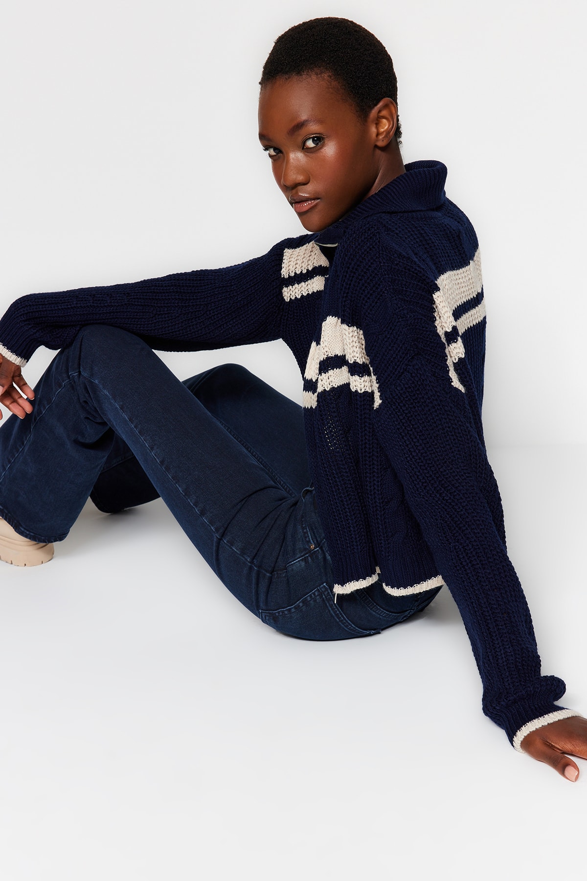 Trendyolmilla  Lacivert Crop Renk Bloklu Dik Yaka Triko Hırka TWOAW24HI00238 - Görsel 7