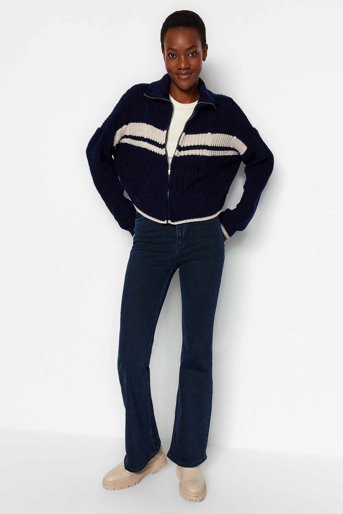 Trendyolmilla  Lacivert Crop Renk Bloklu Dik Yaka Triko Hırka TWOAW24HI00238 - Görsel 8