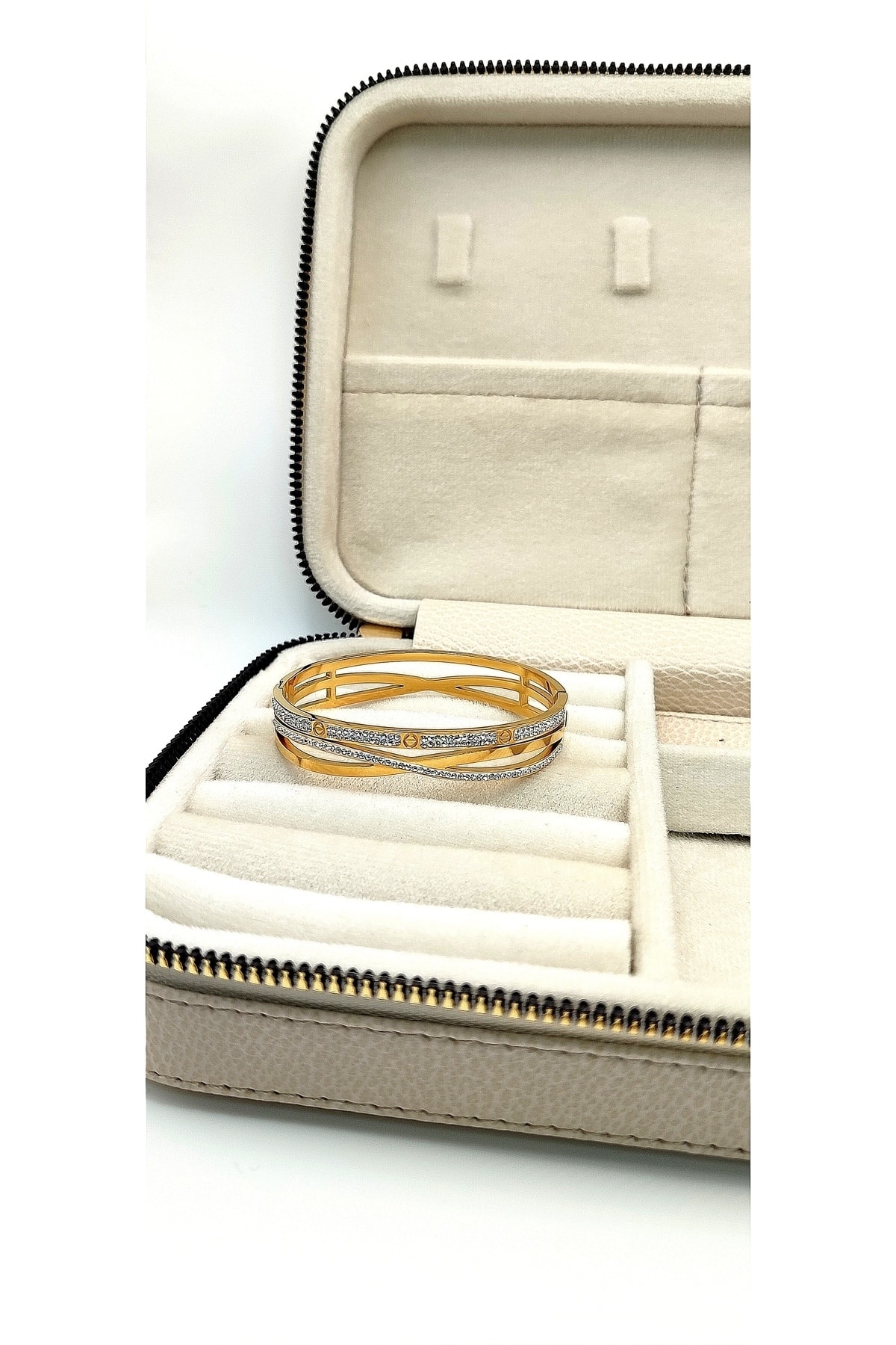 Hesione Çelik Taşlı Yaprak Desenli Kelepçe Bileklik