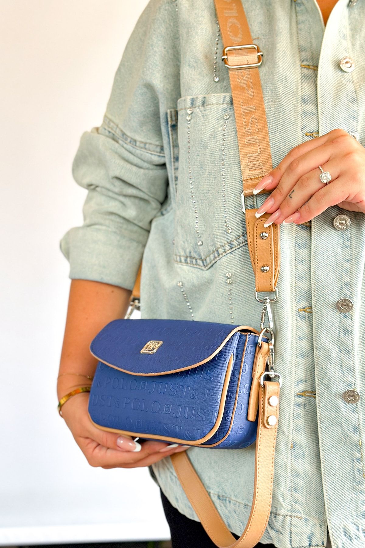 Dooney & bourke discount beacon saddle crossbody