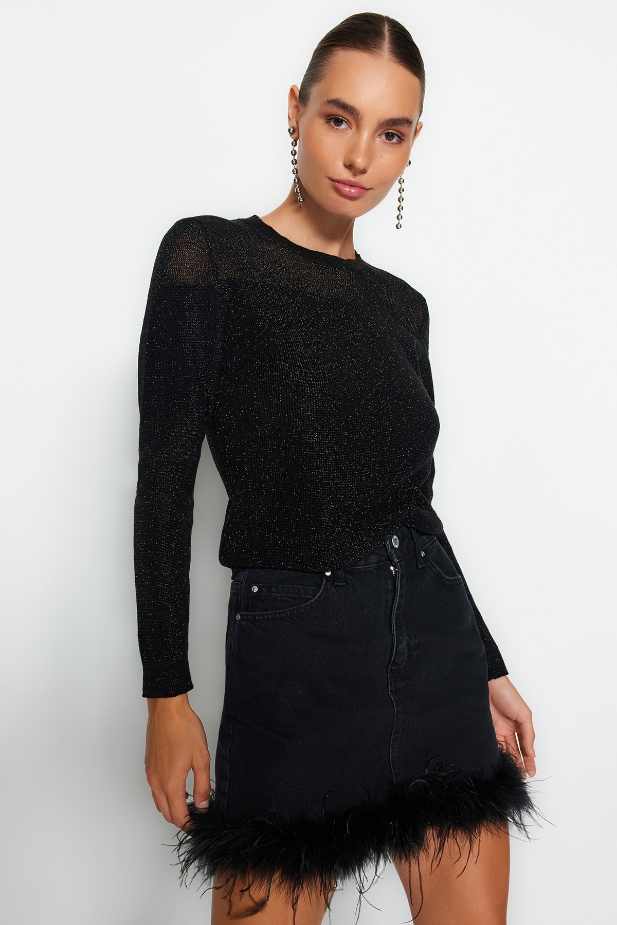 Trendyol Collection Czarny sweter z przezroczystymi detalami TWOAW24KZ01023