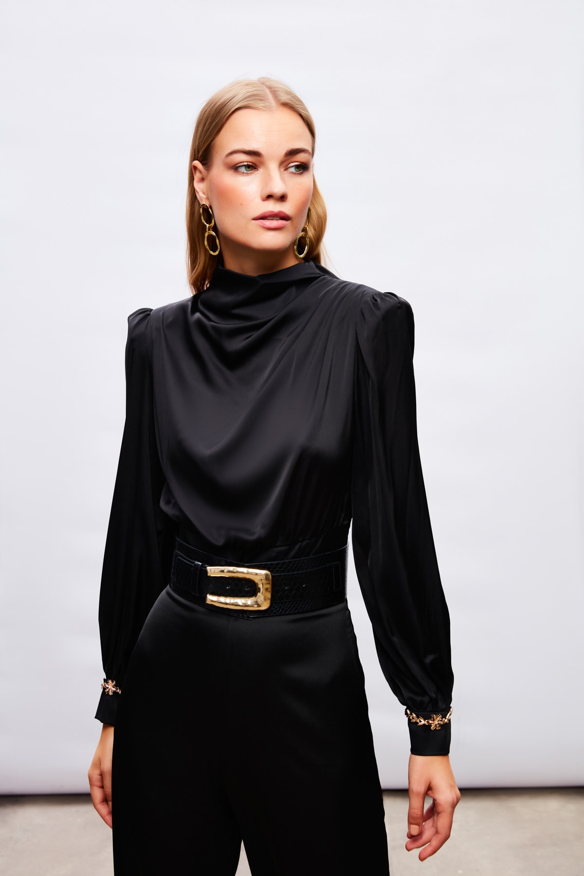 Carla Siyah Uzun Etek Bluz Aksesuarlı Takım