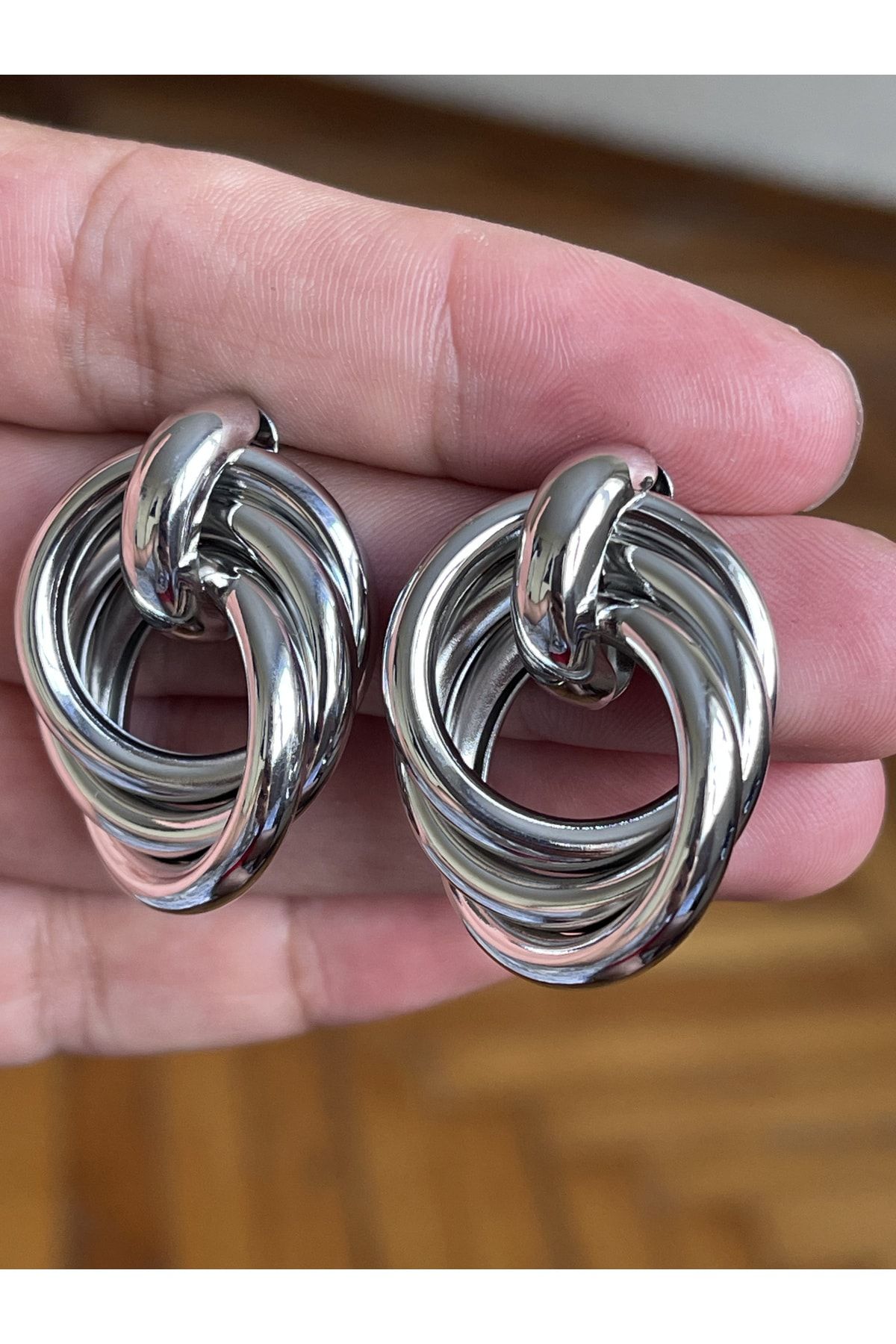 Stylish deals stud earrings