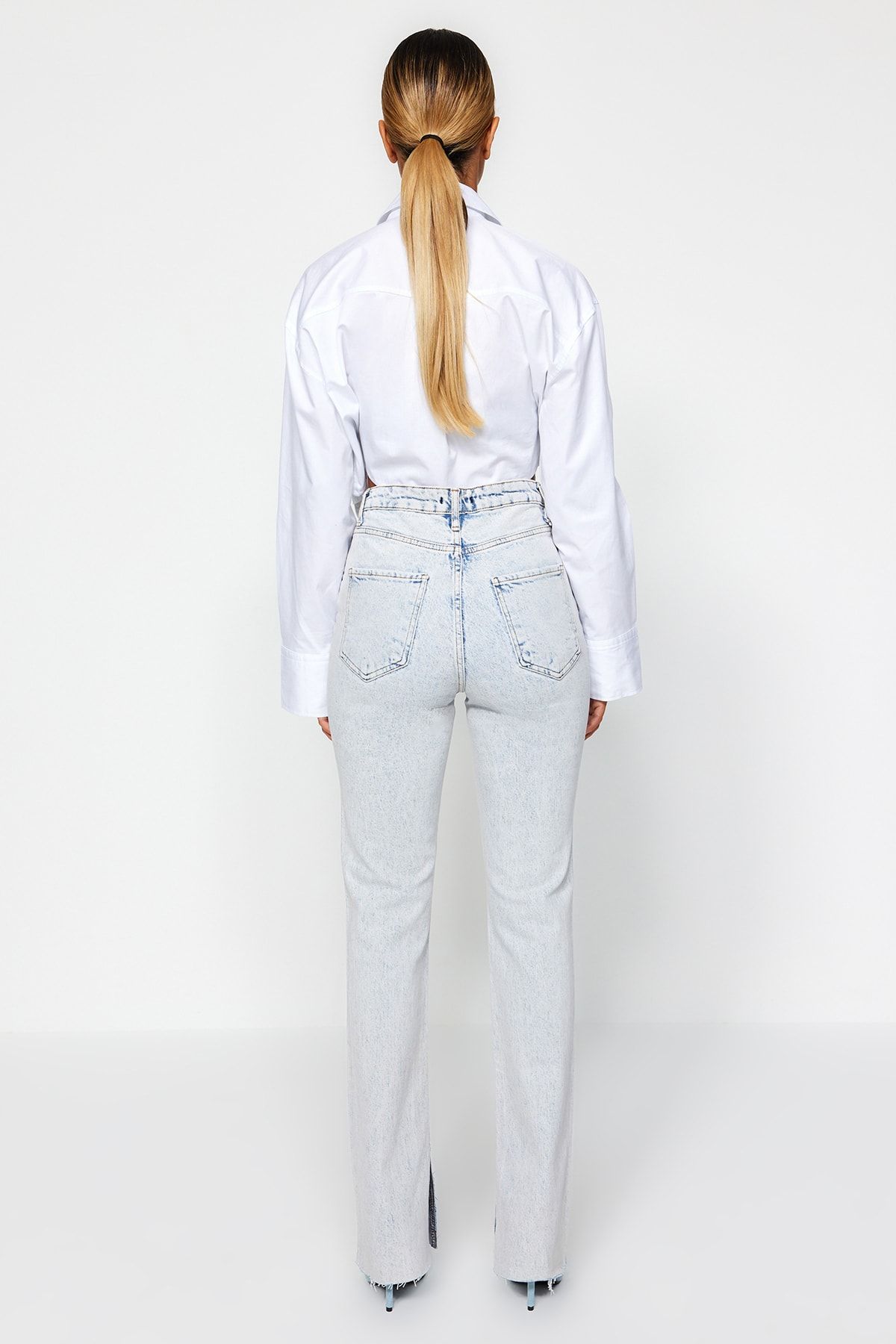 Trendyol Collection-Blau – Flare-Jeans mit hoher Taille und Schlitz TWOAW22JE0382 5