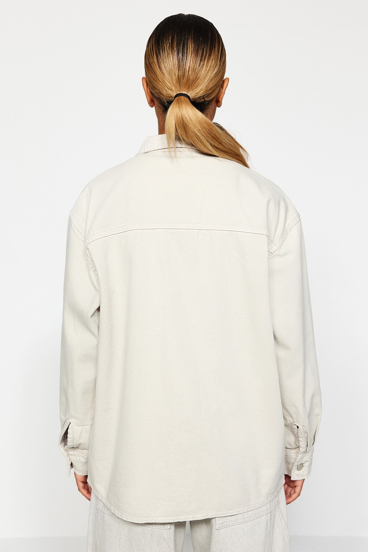 Trendyol Collection-Übergroße Jeanshemdjacke mit Taschendetail aus Stein TWOAW22CE0272 6
