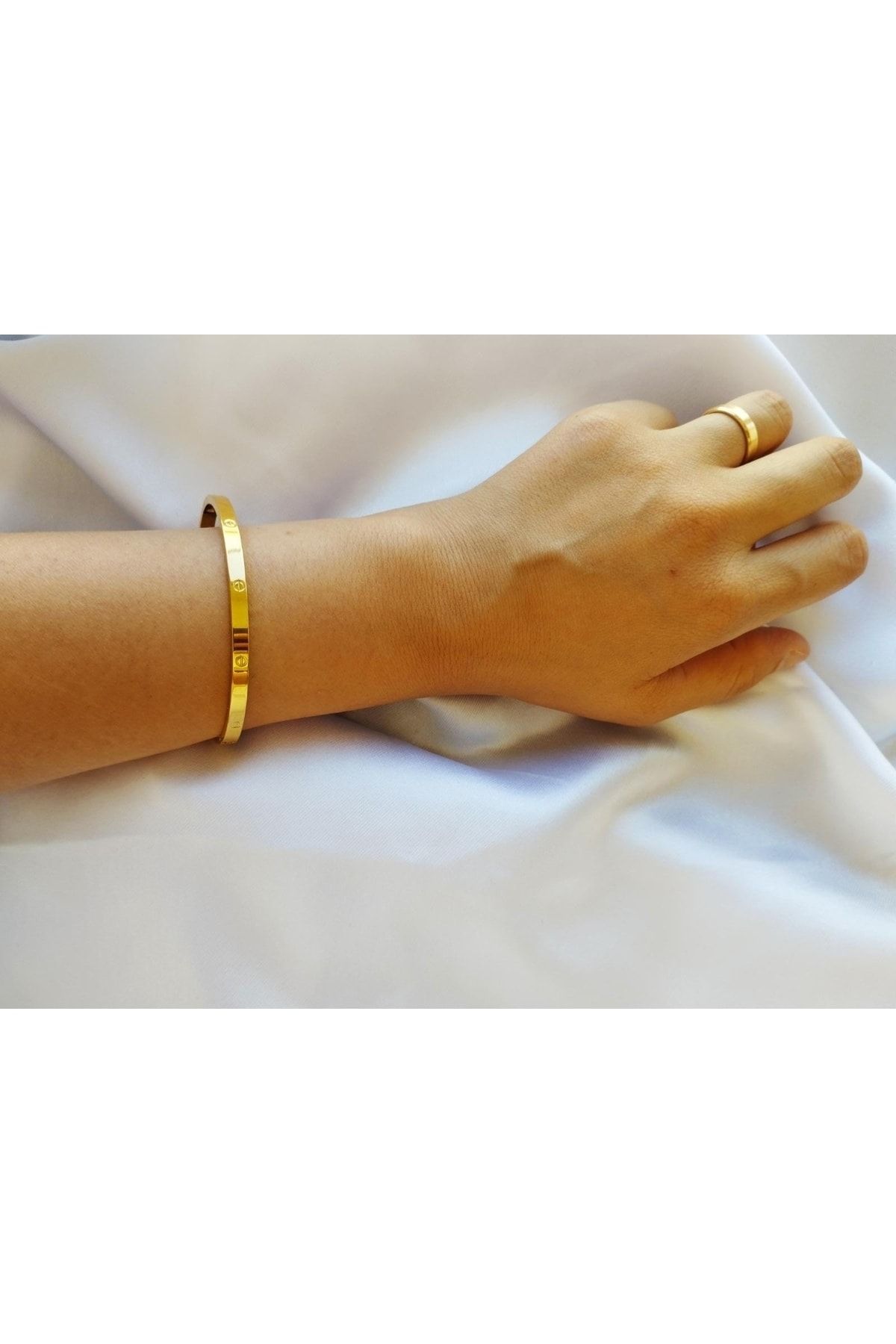 Plain gold bracelet for women hotsell