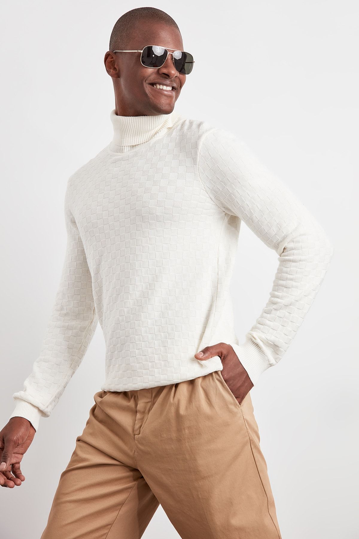 Trendyol Collection-Ecrufarbener Herren-Strickpullover mit Rollkragenpullover TMNAW20VK0004 9