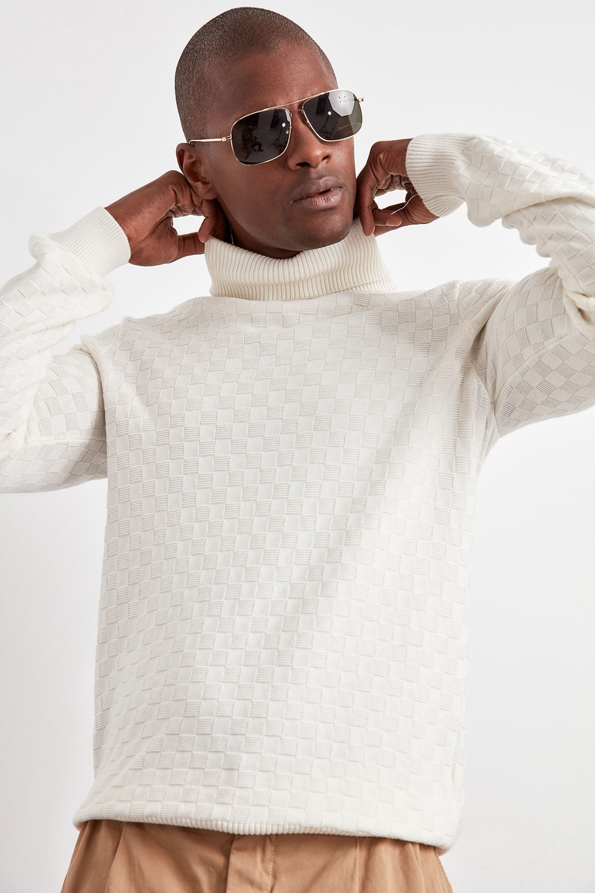 Trendyol Collection-Ecrufarbener Herren-Strickpullover mit Rollkragenpullover TMNAW20VK0004 6