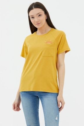 Kadın Cebi Nakış Detaylı Tshirt - Hardal 21Y2231-75603.0001-R1605