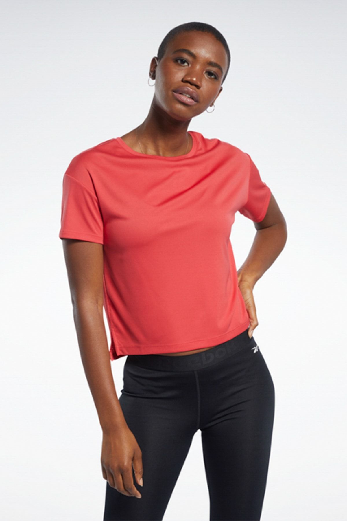 تی شرت قرمز یقه گرد مدل کوتاه طرح ساده آستین کوتاه زنانه ریباک Reebok (برند انگلستان)
