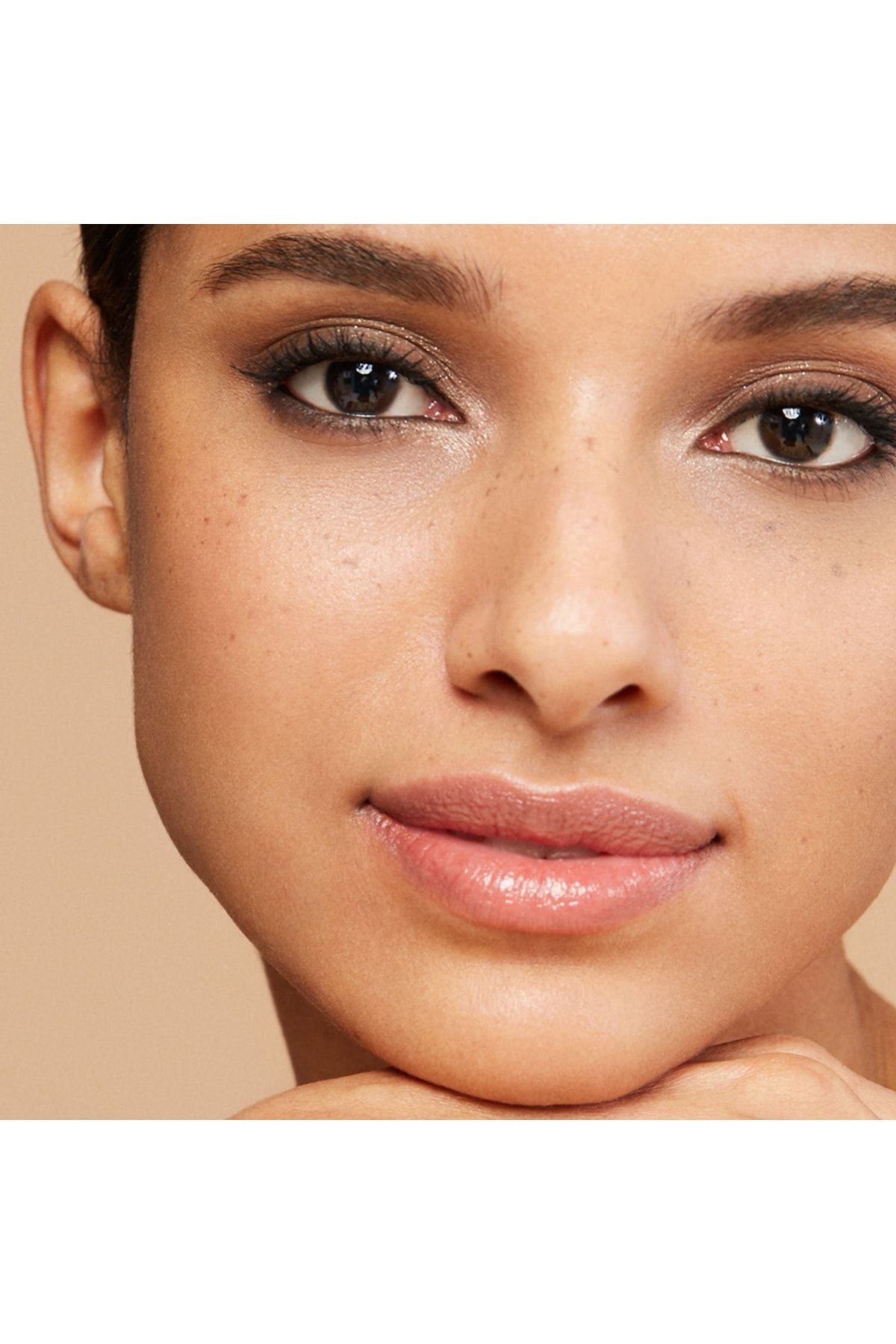 Bobbi Brown رژ لب پودری با اثر لبخند زده