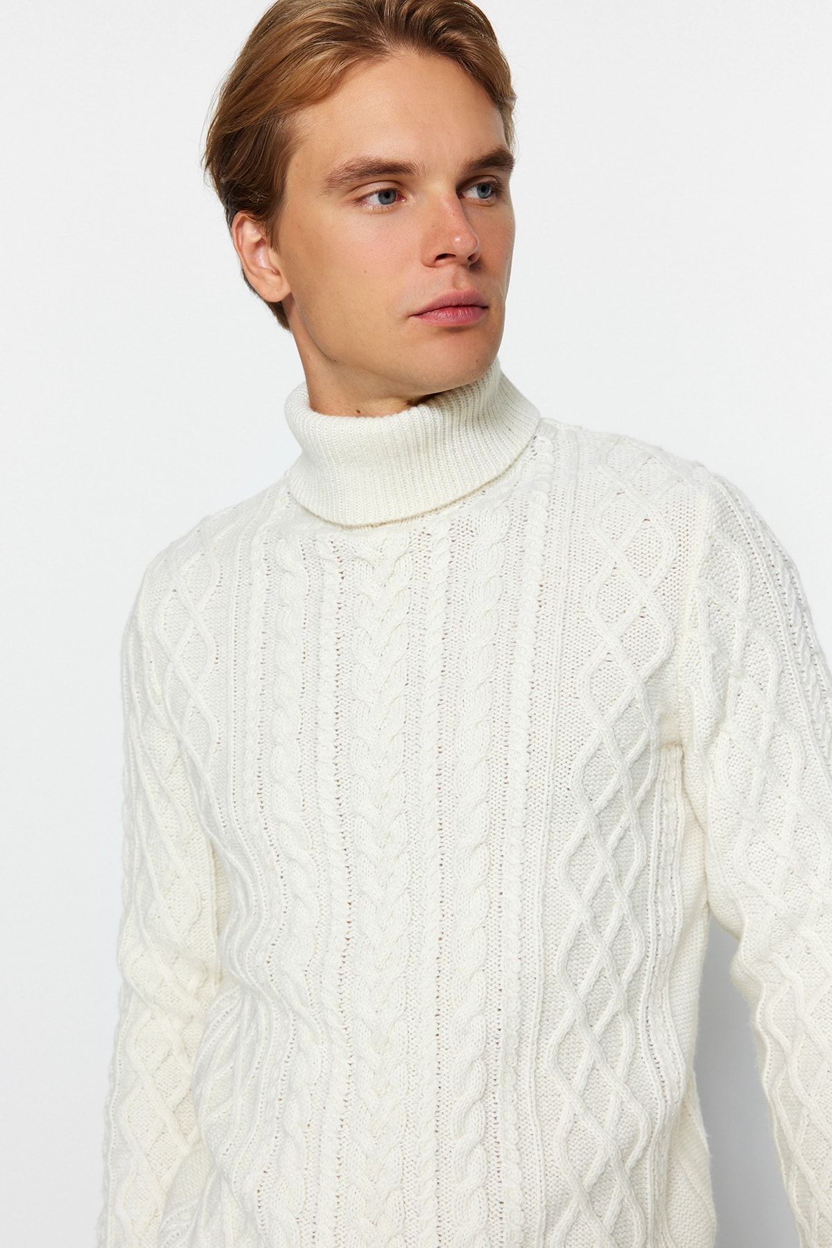 Trendyol Collection-Slim-Fit-Strickpullover mit Rollkragen – Ecru, Wolle, Haarstrickdetail TMNAW22KZ0302 3
