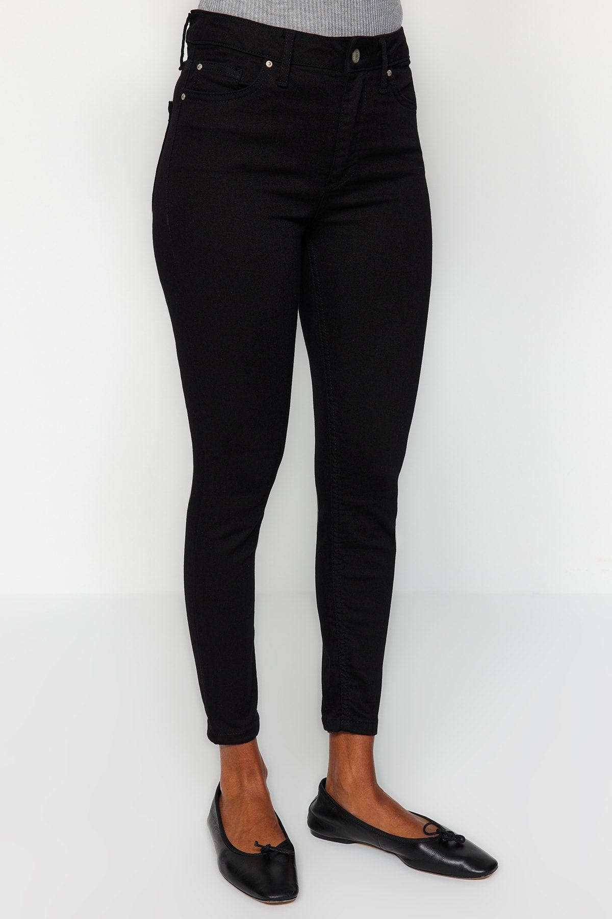 Trendyol Collection-Nieblaknące czarne obcisłe spodnie z wysokim stanem TWOSS19LR0279 16