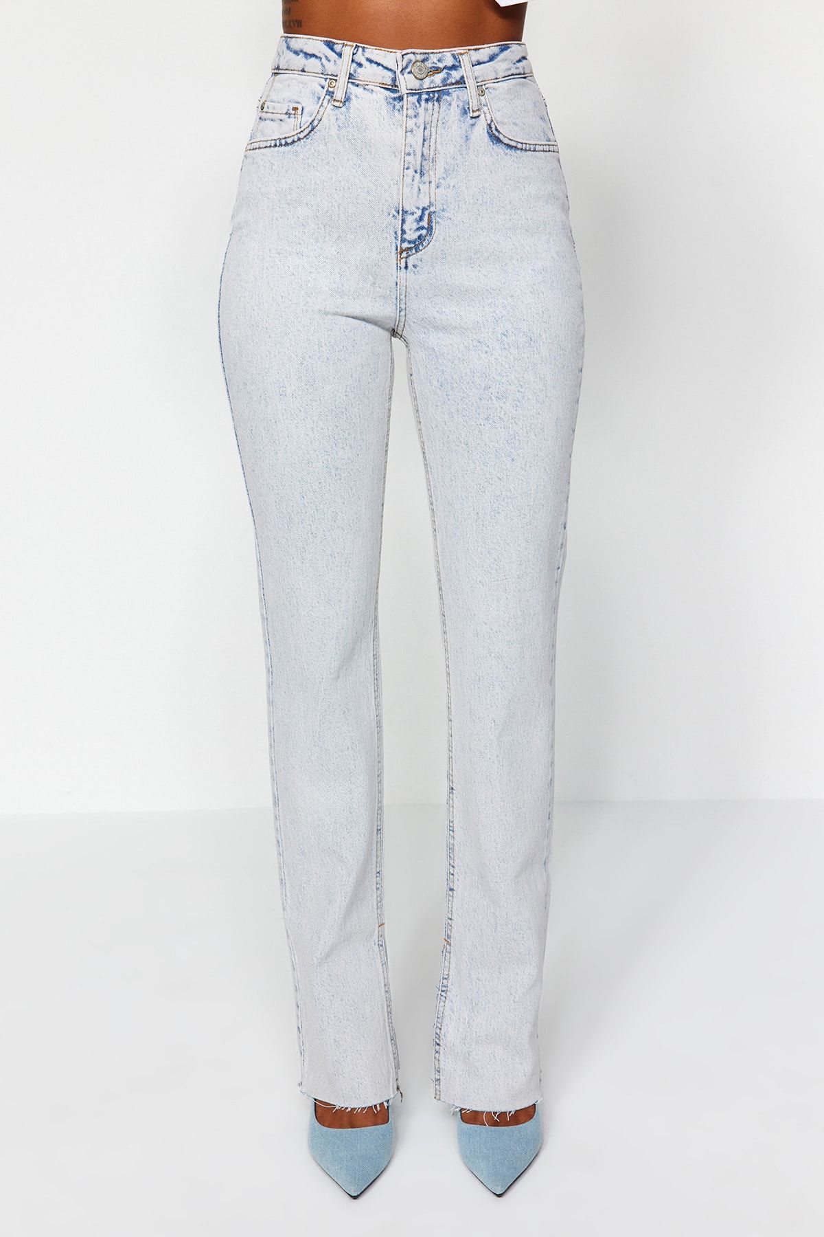 Trendyol Collection-Blau – Flare-Jeans mit hoher Taille und Schlitz TWOAW22JE0382 3