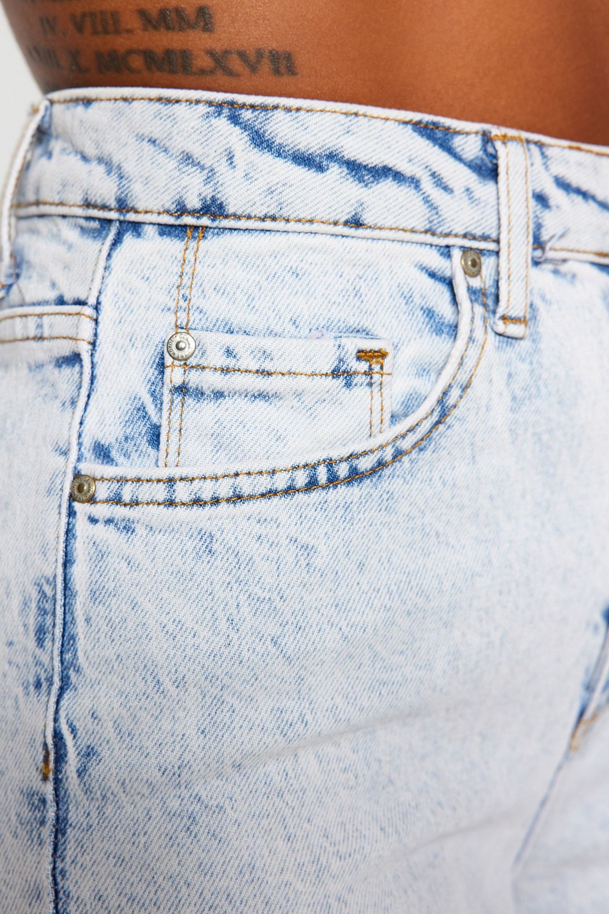 Trendyol Collection-Blau – Flare-Jeans mit hoher Taille und Schlitz TWOAW22JE0382 4