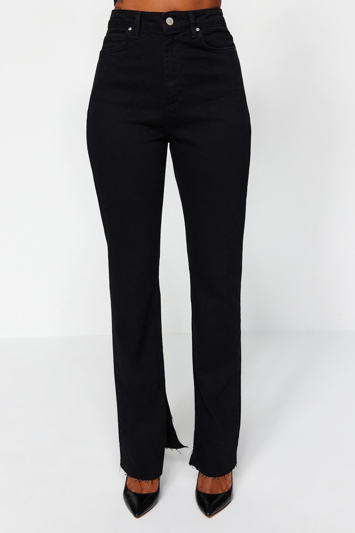 Trendyol Collection-Schwarze Schlagjeans mit Schlitz und hoher Taille TWOAW22JE0382 3
