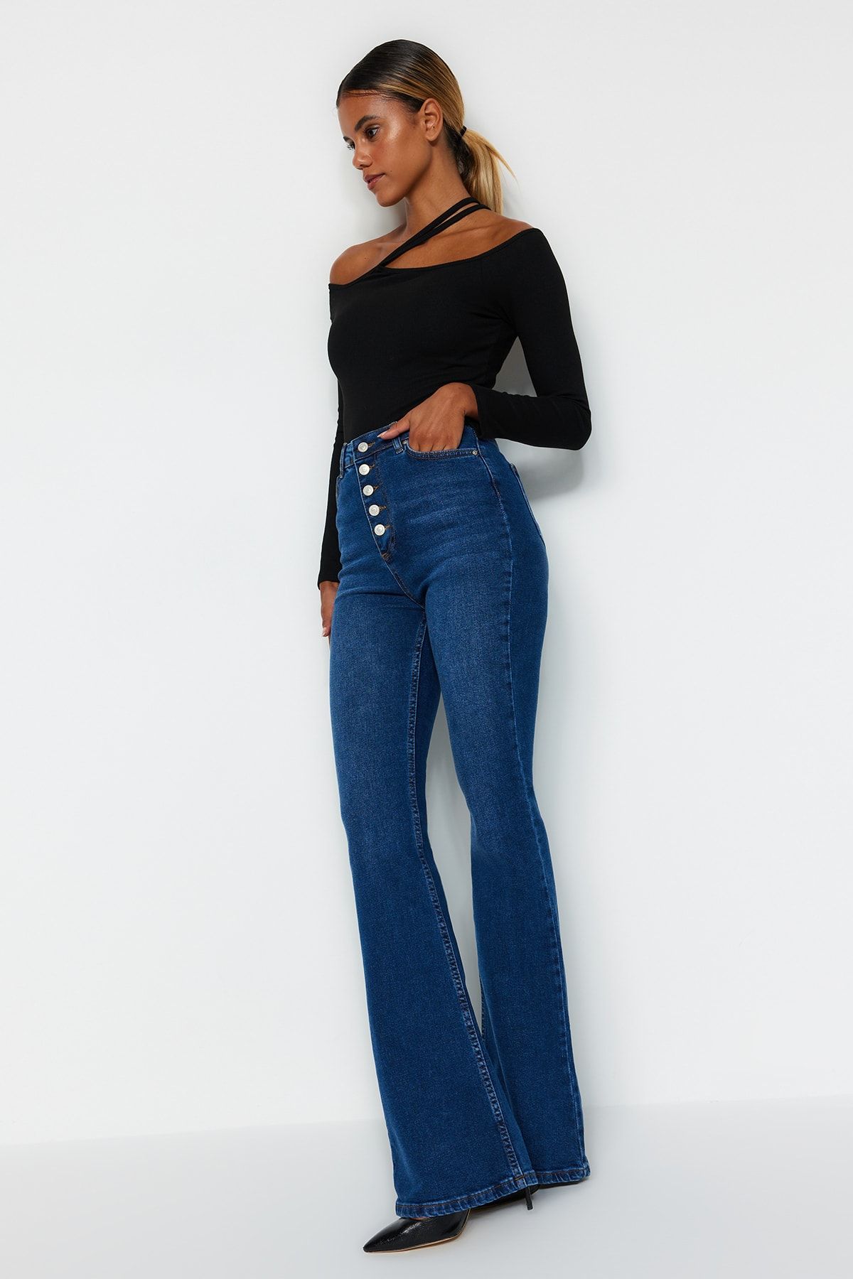 complete the look image