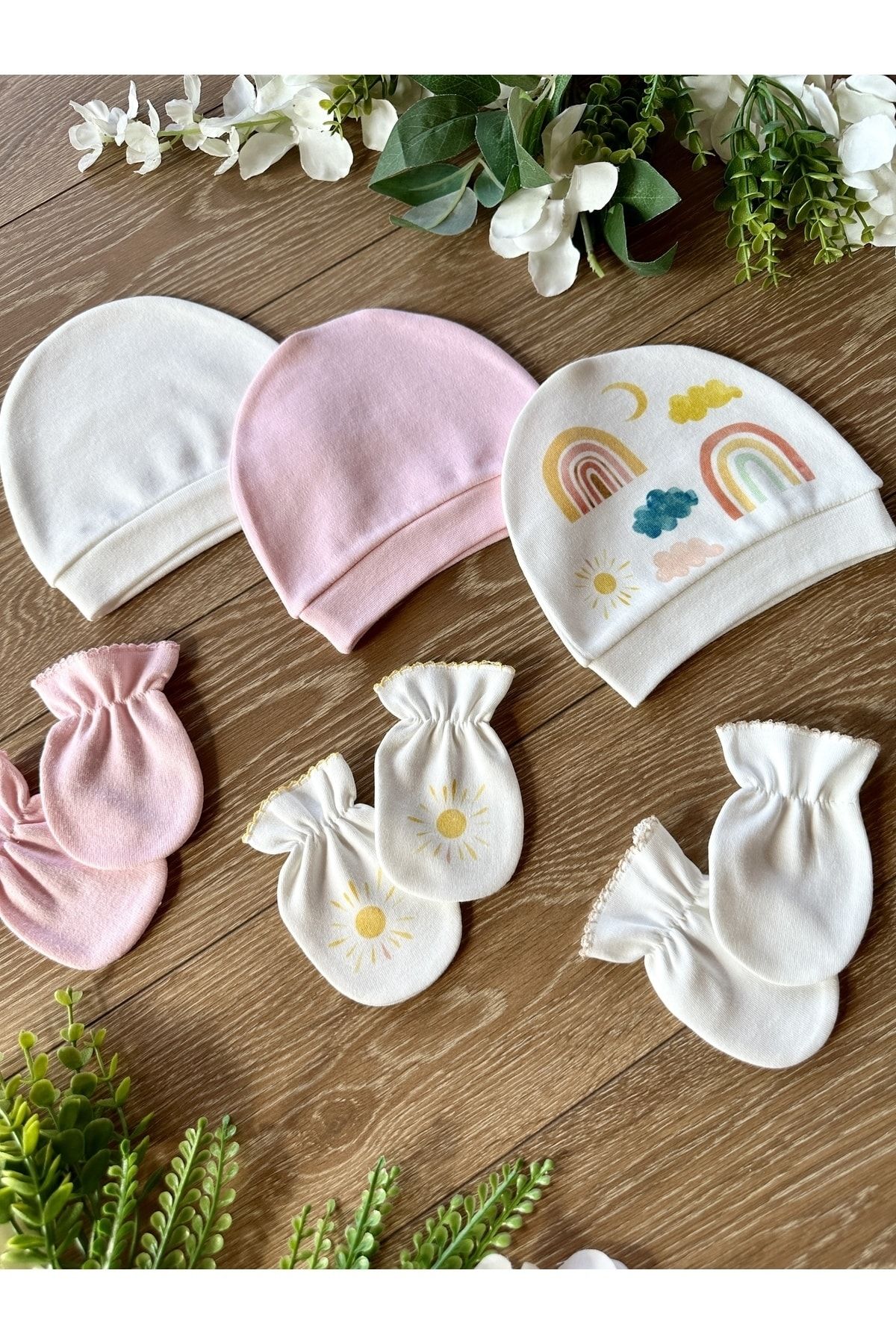 Infant gloves and hats shop