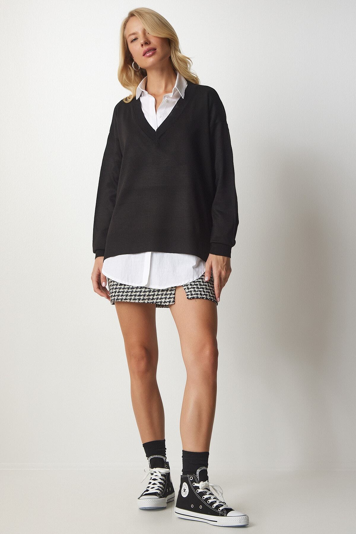 Happiness İstanbul  Kadın Siyah V Yaka Oversize Triko Kazak BV00082 - Görsel 3