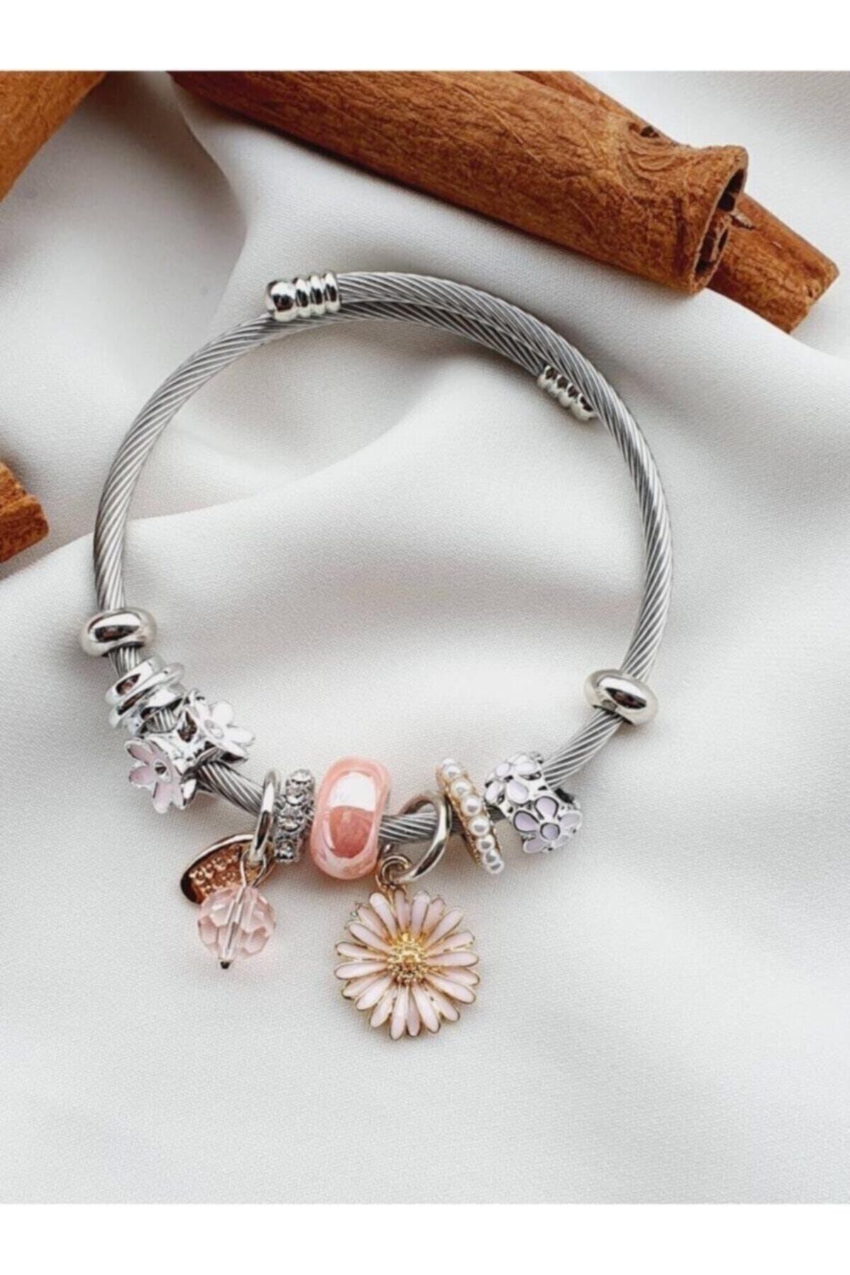 Daisy hot sale charm bracelet