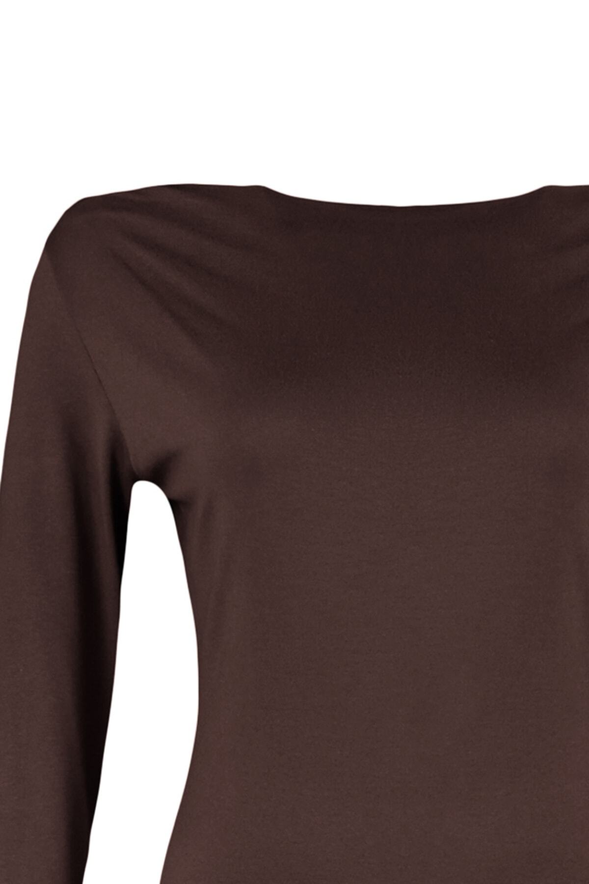 Trendyol Curve-Flexible drapierte braune Strickbluse – Carmen/Madonna-Ausschnitt, Übergröße TBBAW23AF00031 7