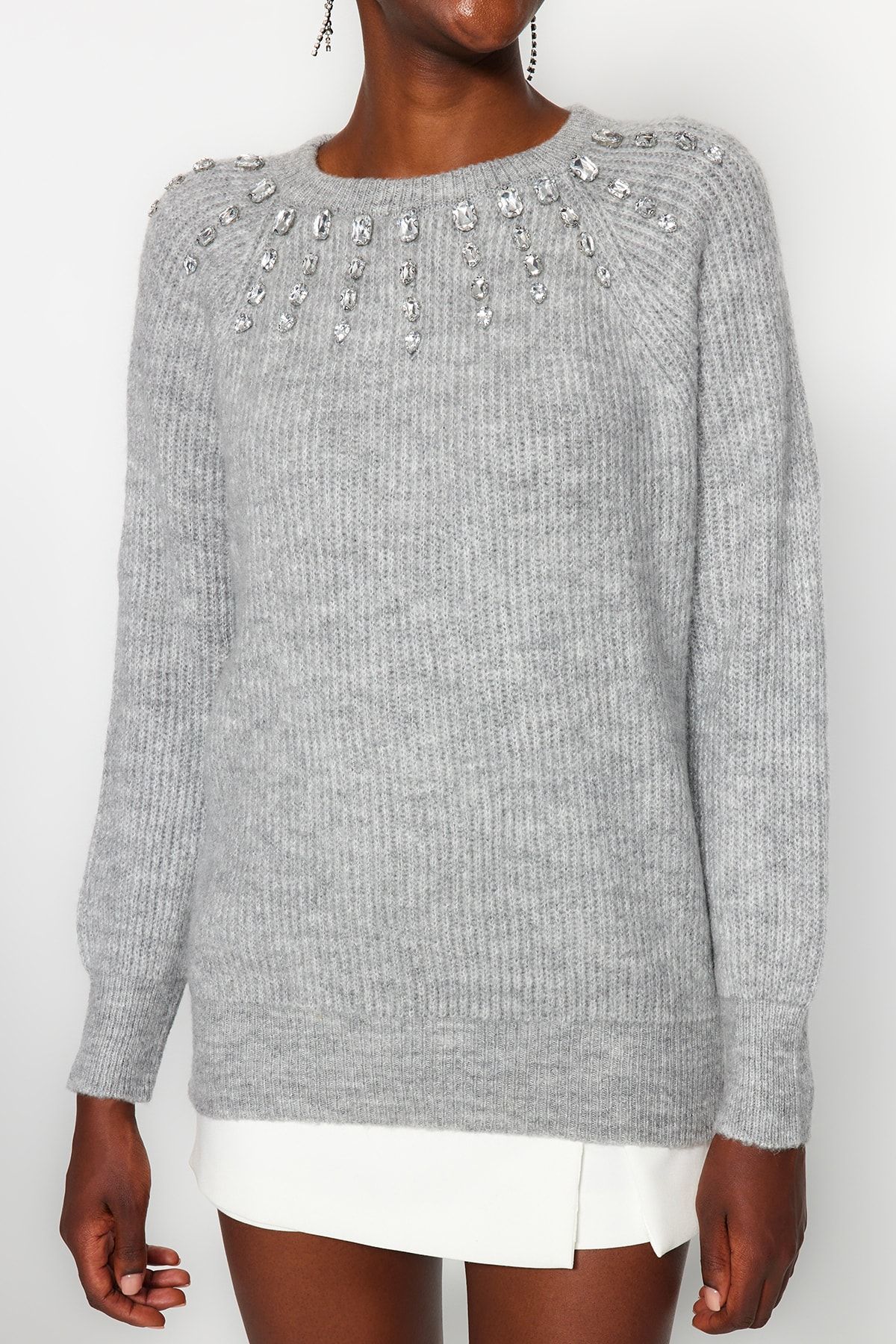 Trendyol Collection-Grauer, weicher, strukturierter Strickpullover mit Steindetails TWOAW24KZ00685 5