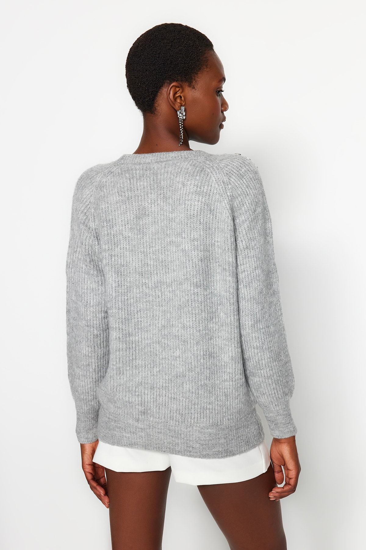 Trendyol Collection-Grauer, weicher, strukturierter Strickpullover mit Steindetails TWOAW24KZ00685 6