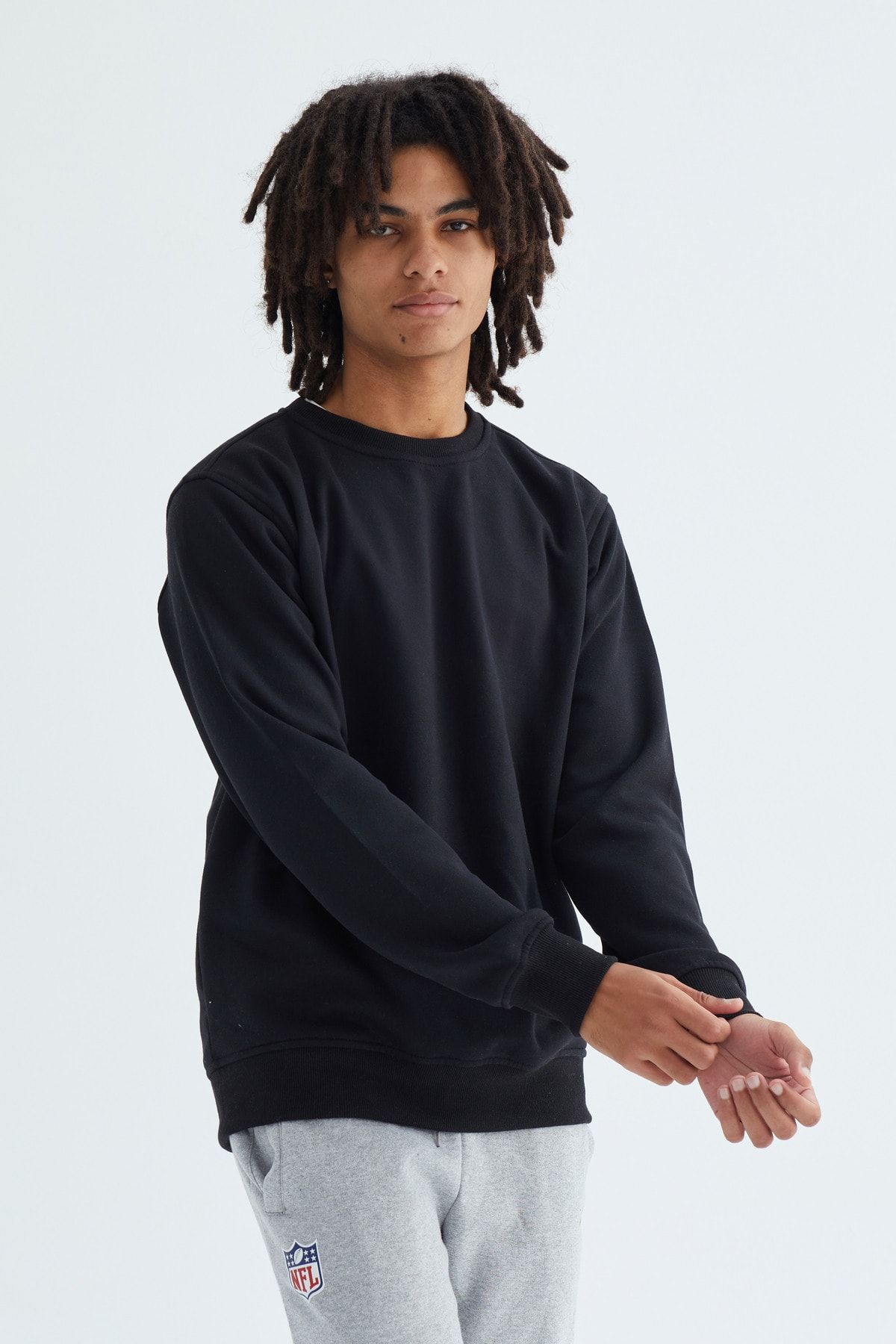 Basic Unisex Oversized Crew-neck Sweatshirt-Black – NAS Trends