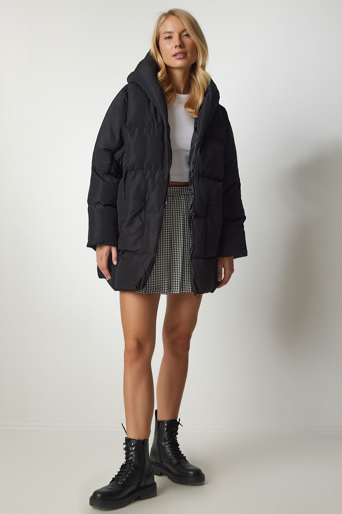 Happiness İstanbul-Woman's Black Hooded Oversize Inflatable Coat HK00026 5