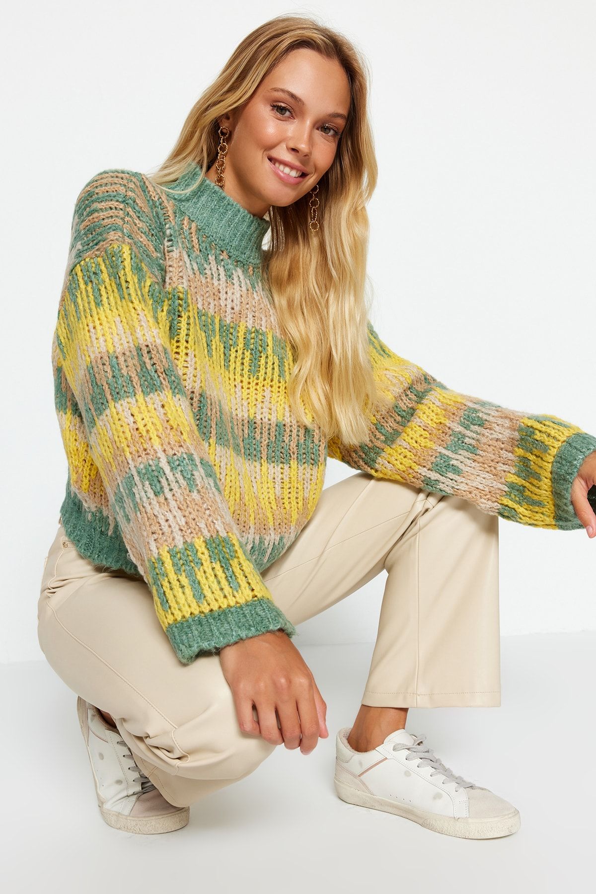 Trendyol Collection-Green Thick Stand Collar Crop Knitwear Sweater - Soft Texture Twoaw24Kz00688 4