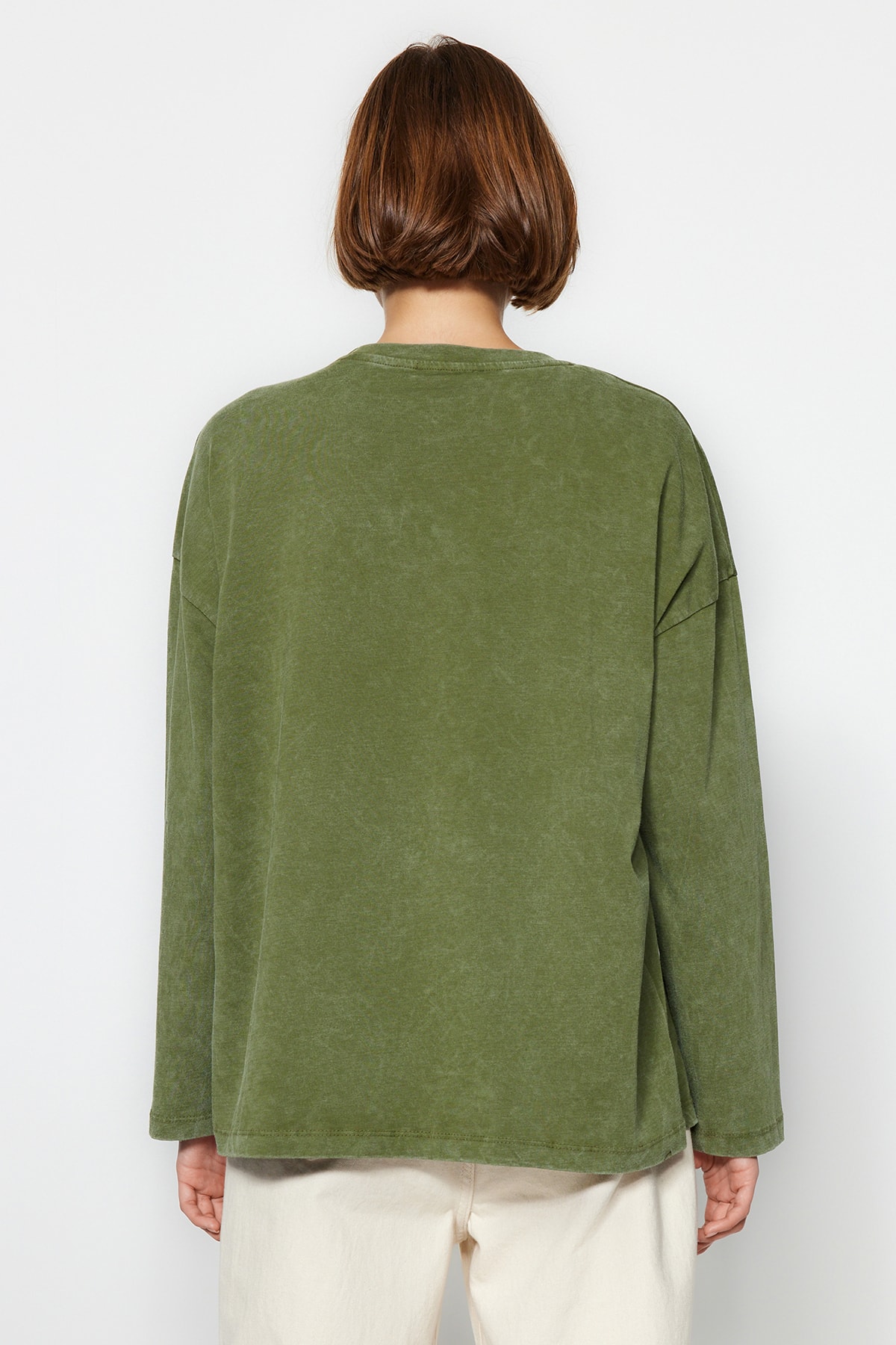 Trendyolmilla  Haki Kalın Pamuklu Eskitme Efektli Relaxed Kalıp Bisiklet Yaka Uzun Kol Örme T-Shirt TWOAW24TS00006 - Görsel 8