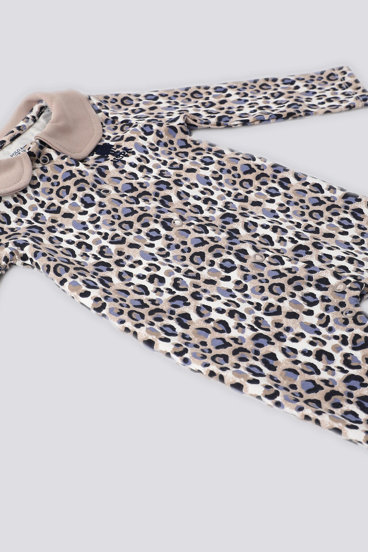 U.S. Polo Assn. U.S. Polo Assn Krem Leopar Desen Ön Çıtçıt Detay Bebek Tulum fotoğrafı 2 (önizleme)
