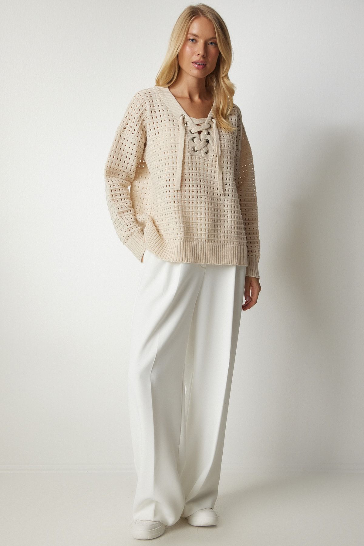 Happiness İstanbul-Cremefarbenes Damen-Sweatshirt mit Kragen, Schnürung und Rollkragen KG00003 4