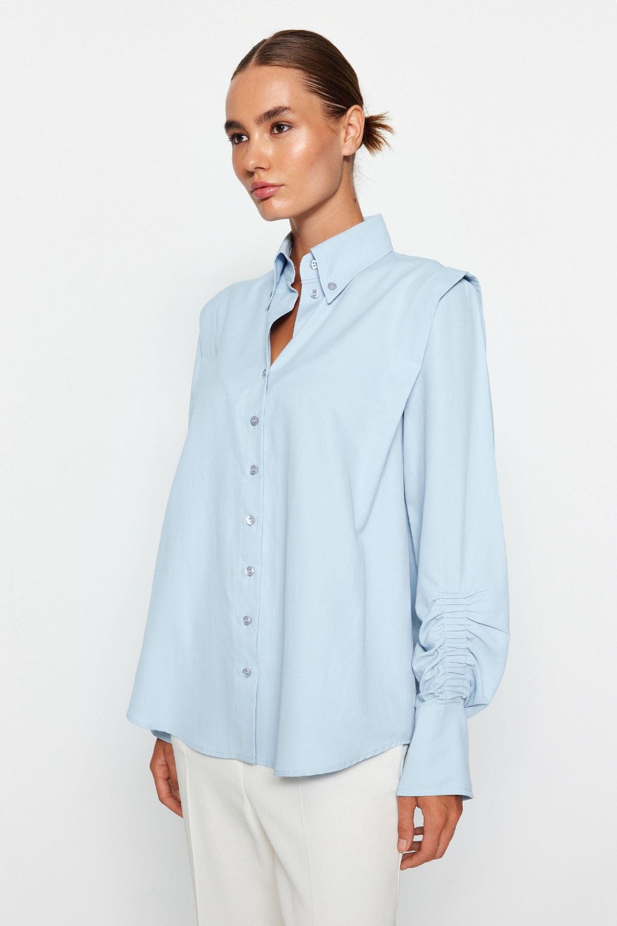 Trendyol Collection-Sagaza Studio Hellblaues Popeline-Hemd - Kordelzug-Detail, gewebt TPRAW22GO1191 5