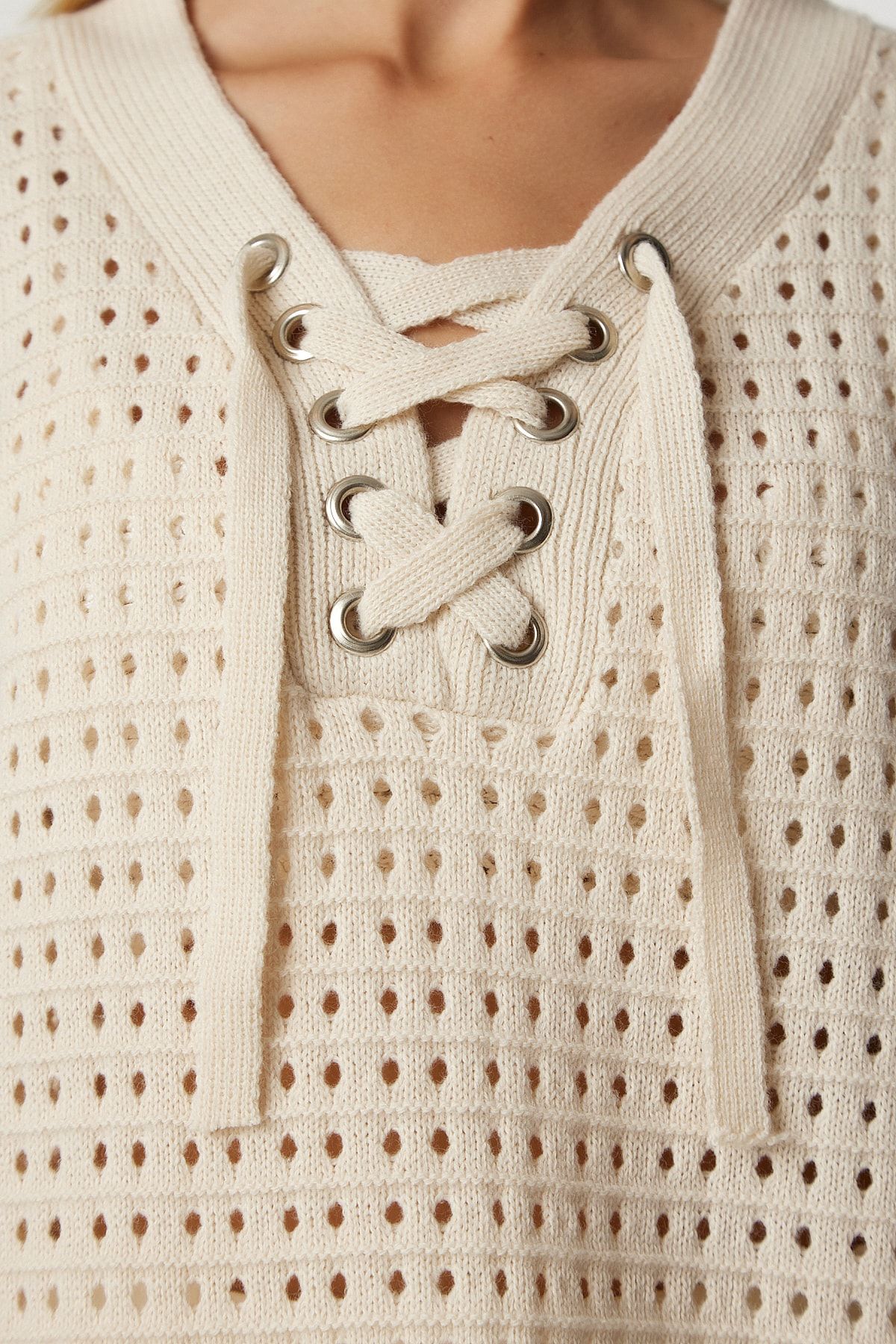 Happiness İstanbul-Cremefarbenes Damen-Sweatshirt mit Kragen, Schnürung und Rollkragen KG00003 5