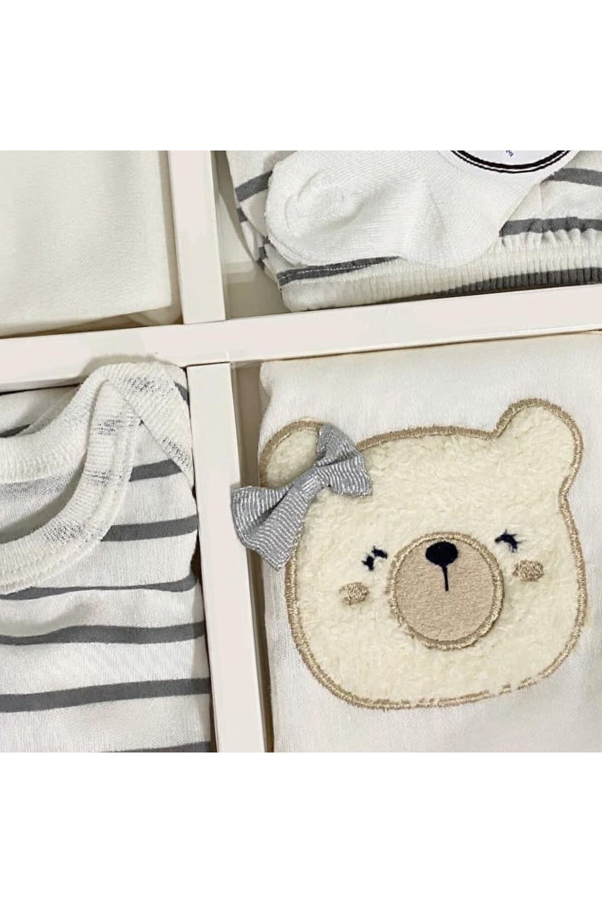 Bombinoo 7Li SEVİMLİ AYILAR DOĞUM SETİ (10'LU HASTANE ÇIKIŞ,OMUZ-SIRT ÇANTASI,KUNDAK,BATTANİYE,MENDİL,ÇORAP) fotoğrafı 3 (önizleme)