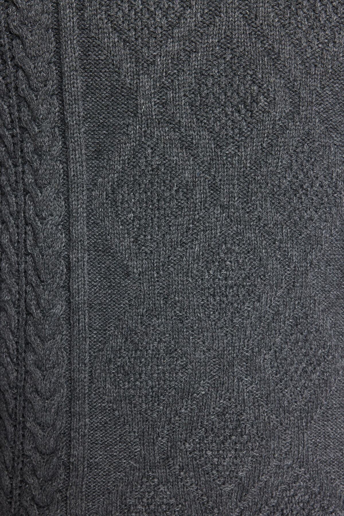 Trendyol Collection-Pulover oversize din tricotaj gri - Gâtul turn, împletitură de păr, croială largă TMNAW23KZ00280 7
