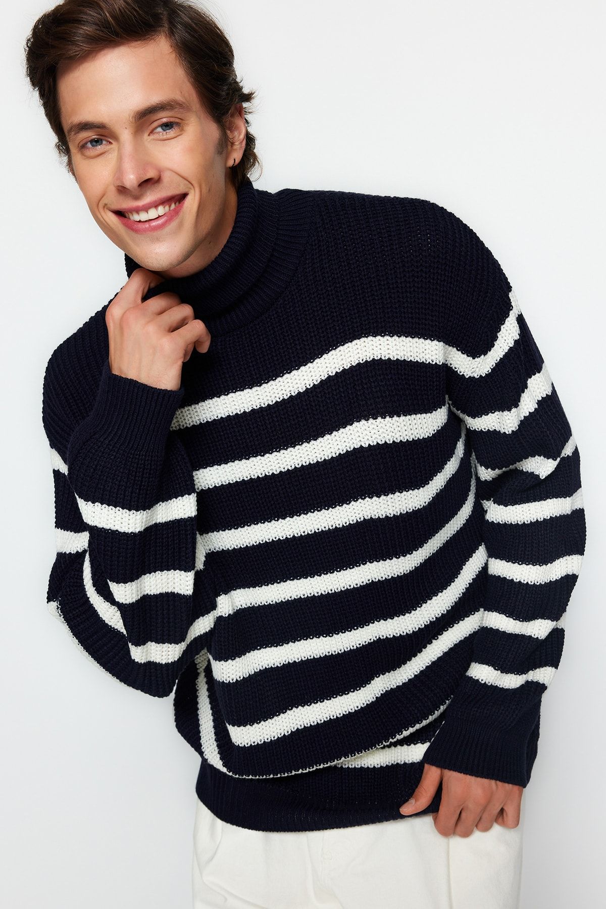 Dark sweater 2025