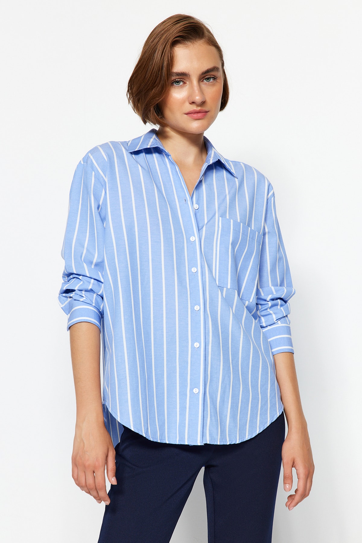 Trendyolmilla  Mavi Çizgili Cepli Oversize/Geniş Kalıp Dokuma Gömlek TWOAW24GO00033 - Görsel 3