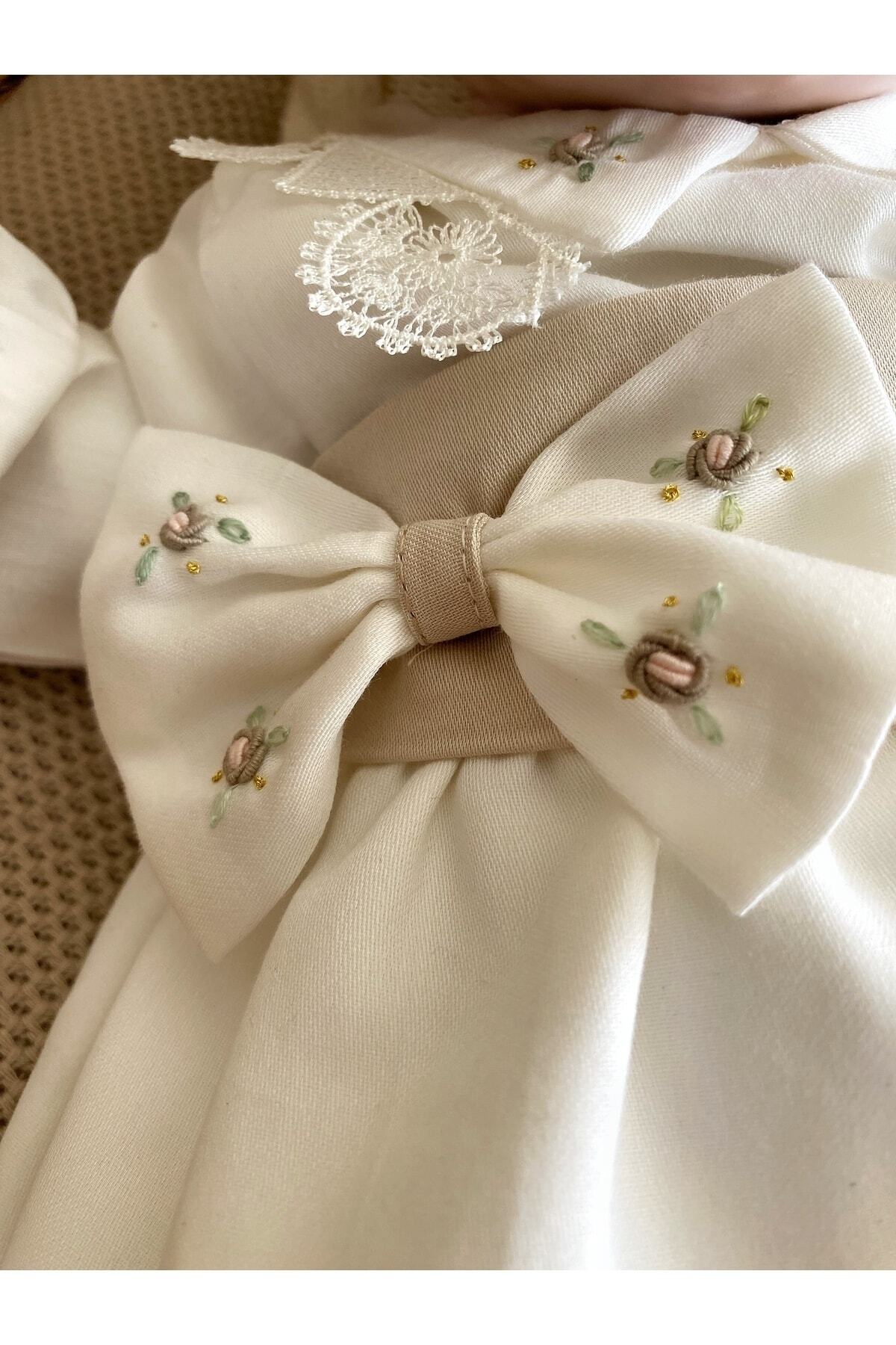 Mama Miel Baby Kız Bebek El İşlemesi Pamuk Saten Kumaştan Krem Renk Mevlit Elbisesi Bandanalı Takım fotoğrafı 3 (önizleme)