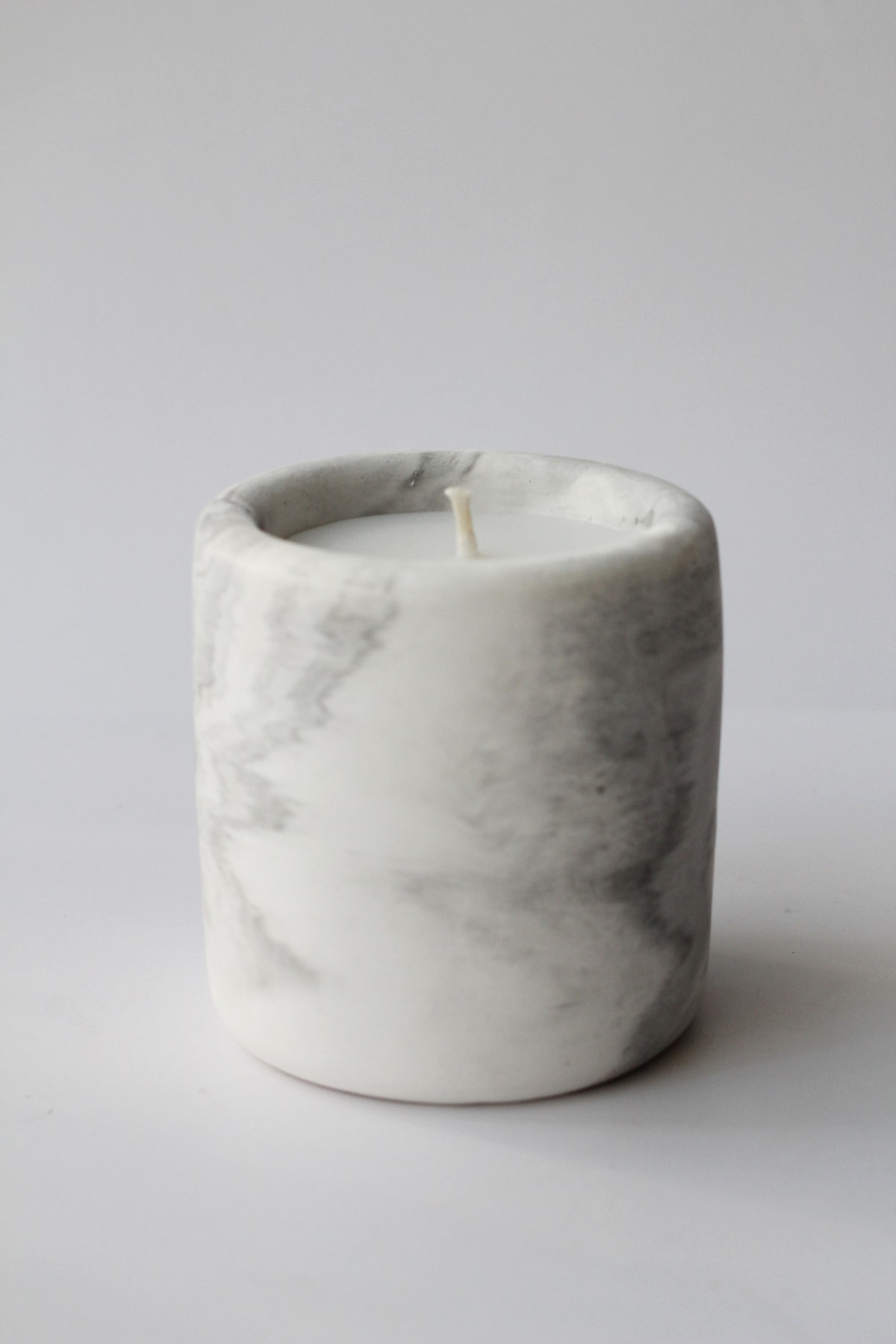 Ylang Ylang Scented Black Marble Pattern Vertical Model Candle