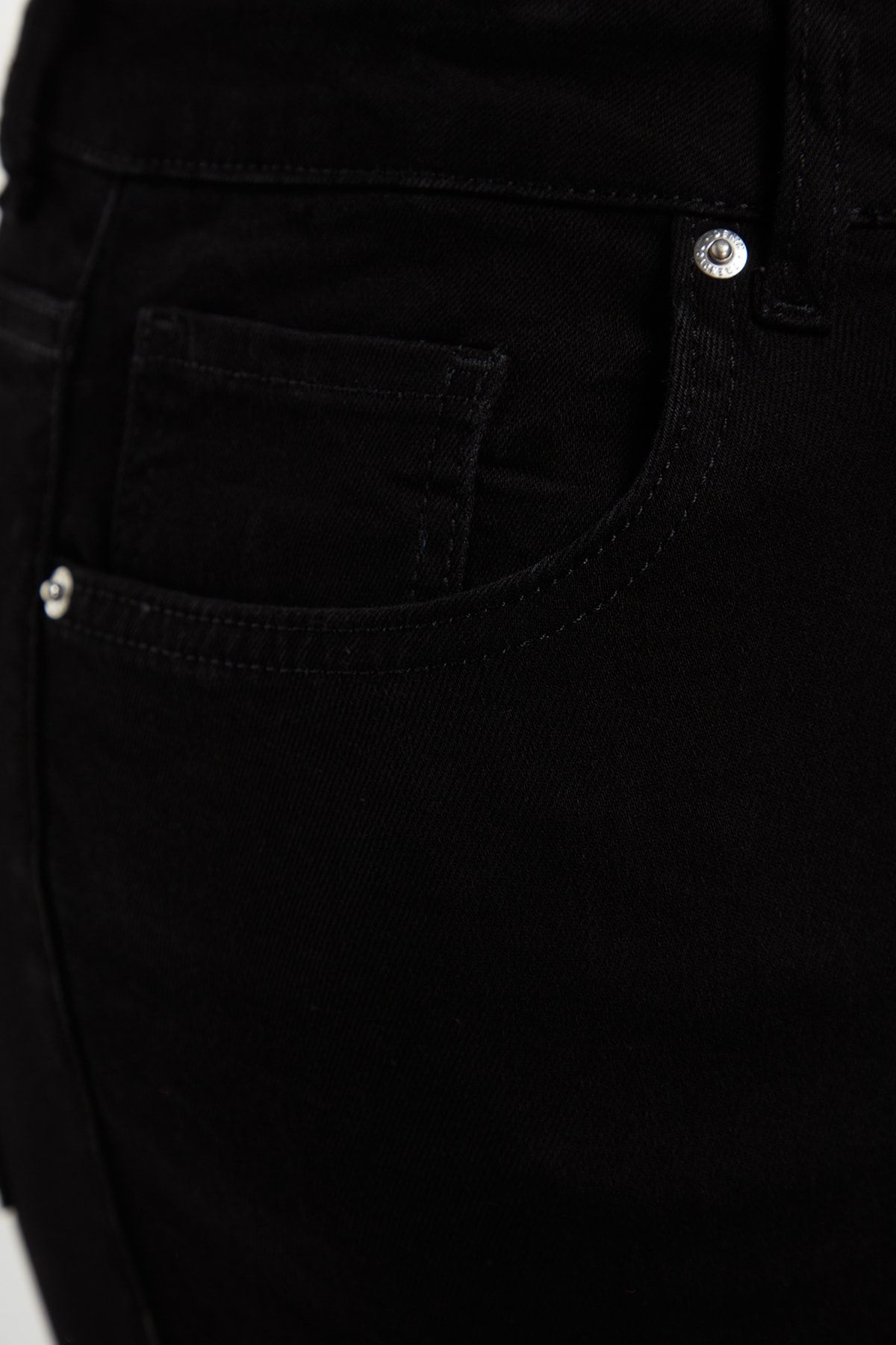 Trendyol Curve-Schwarze, dehnbare Skinny-Jeans mit hoher Taille TBSSS22JE0189 7