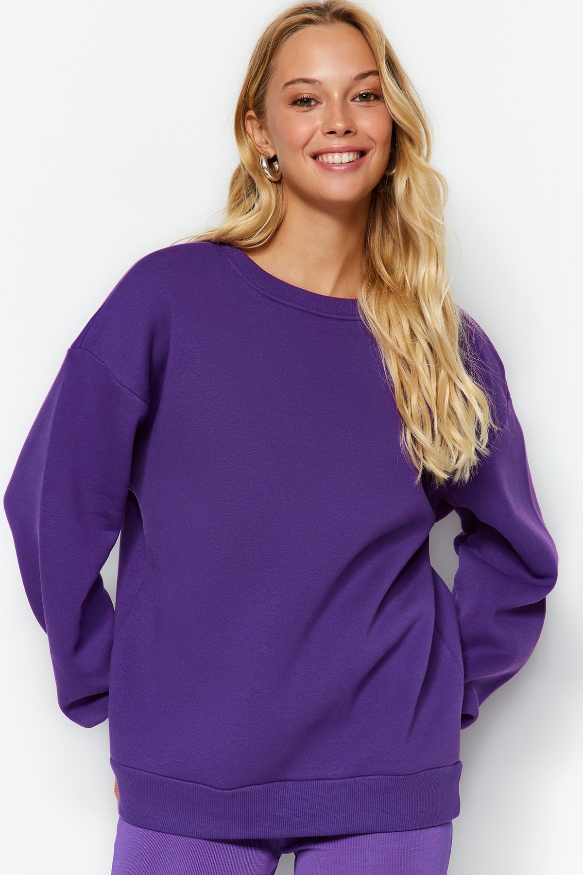 Trendyol Collection Fialová oversize/pohodlný střih Basic Crew Krk Silný/Vnitřní fleecová pletená mikina TWOAW24SW00102